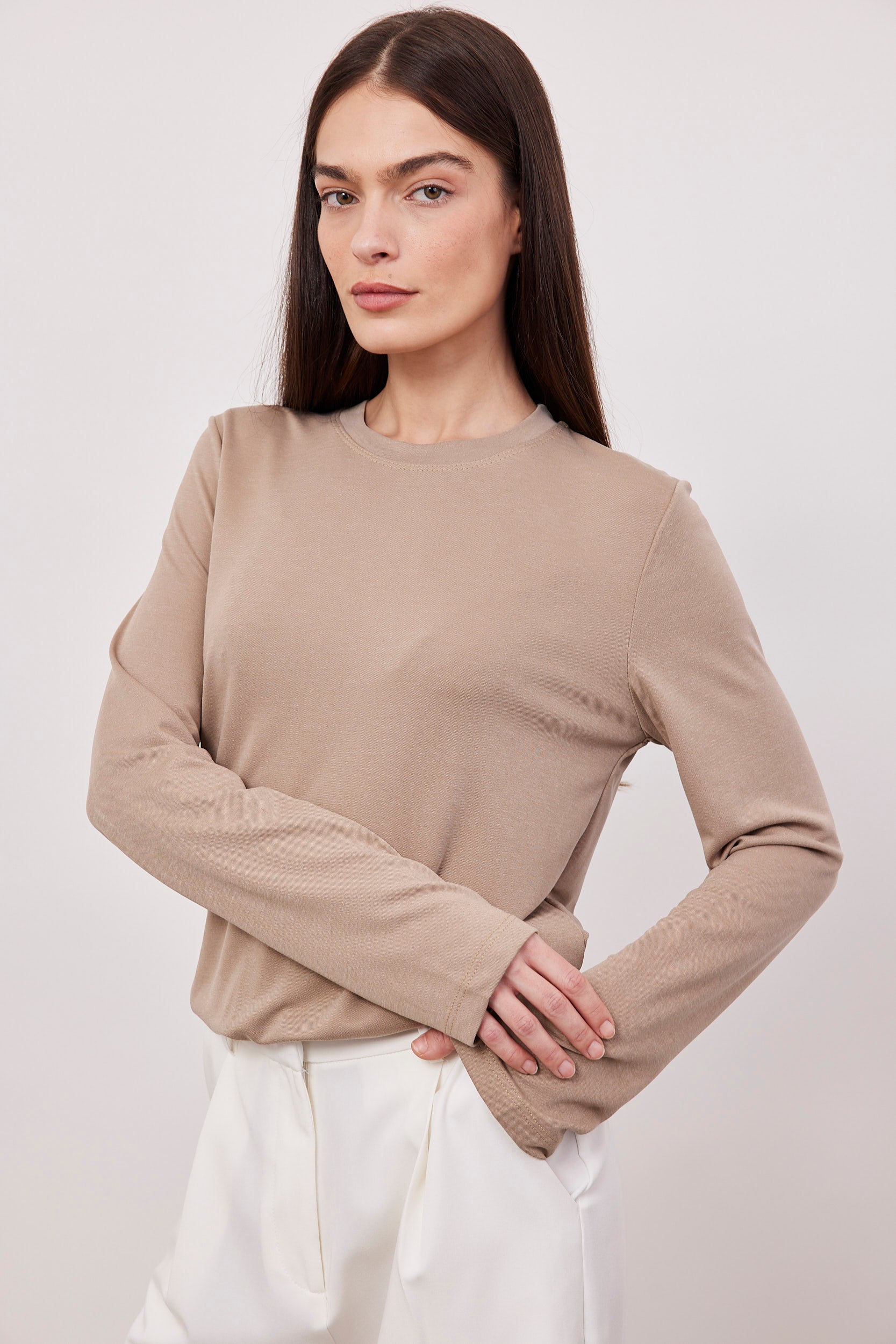 חולצת ניקי ארוכה מבד מודל