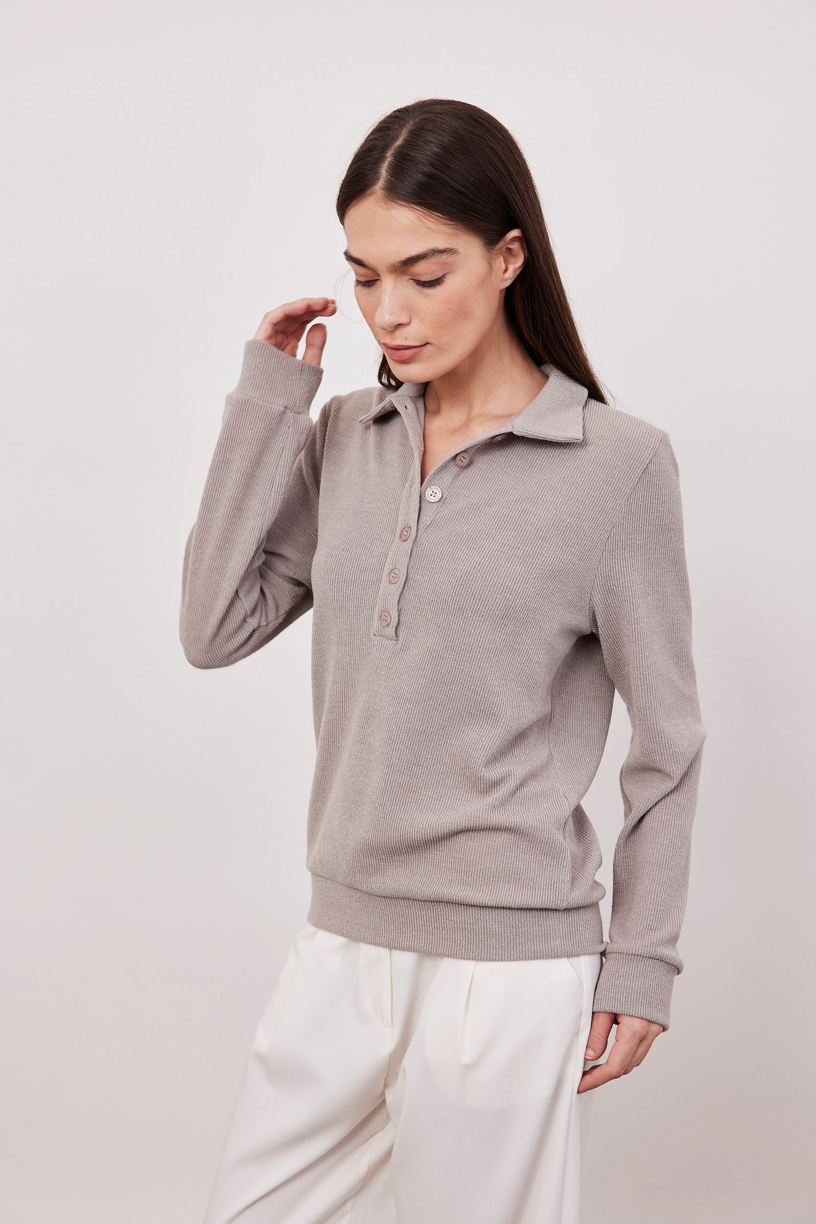 סריג פולו בשילוב כפתורים