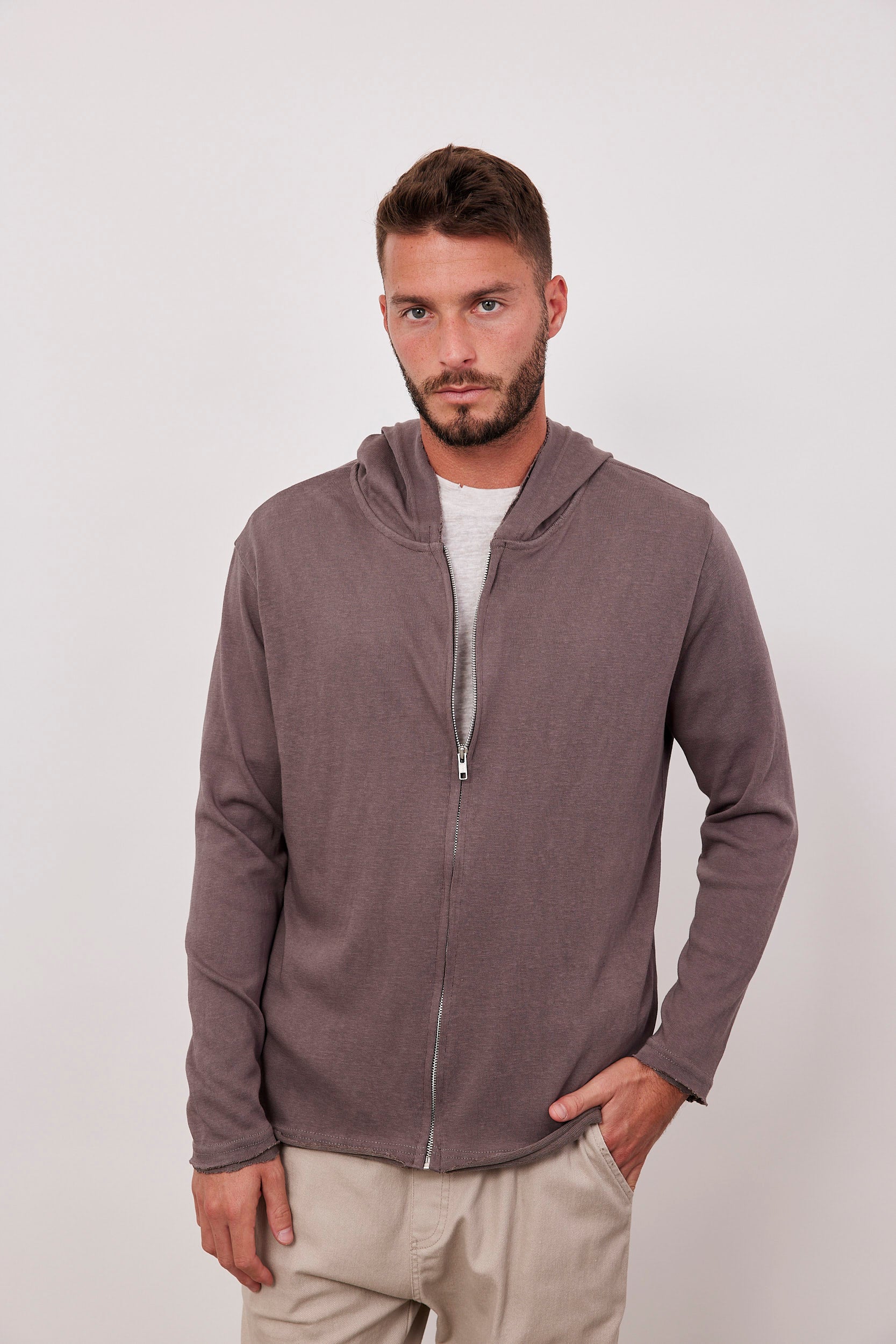 גקט קפוצון בסגירת רוכסן