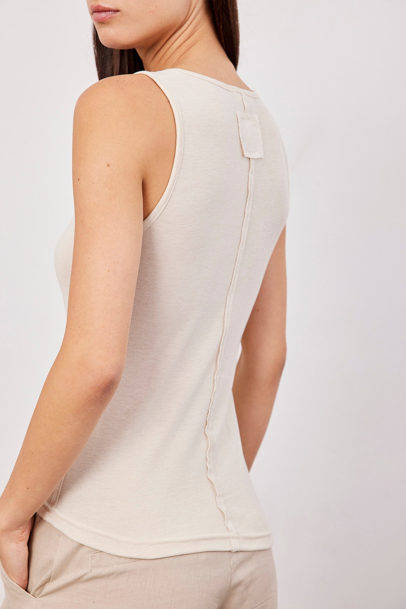 גופיה מבד רך עם מחשוף מרובע - ITAY BRANDS