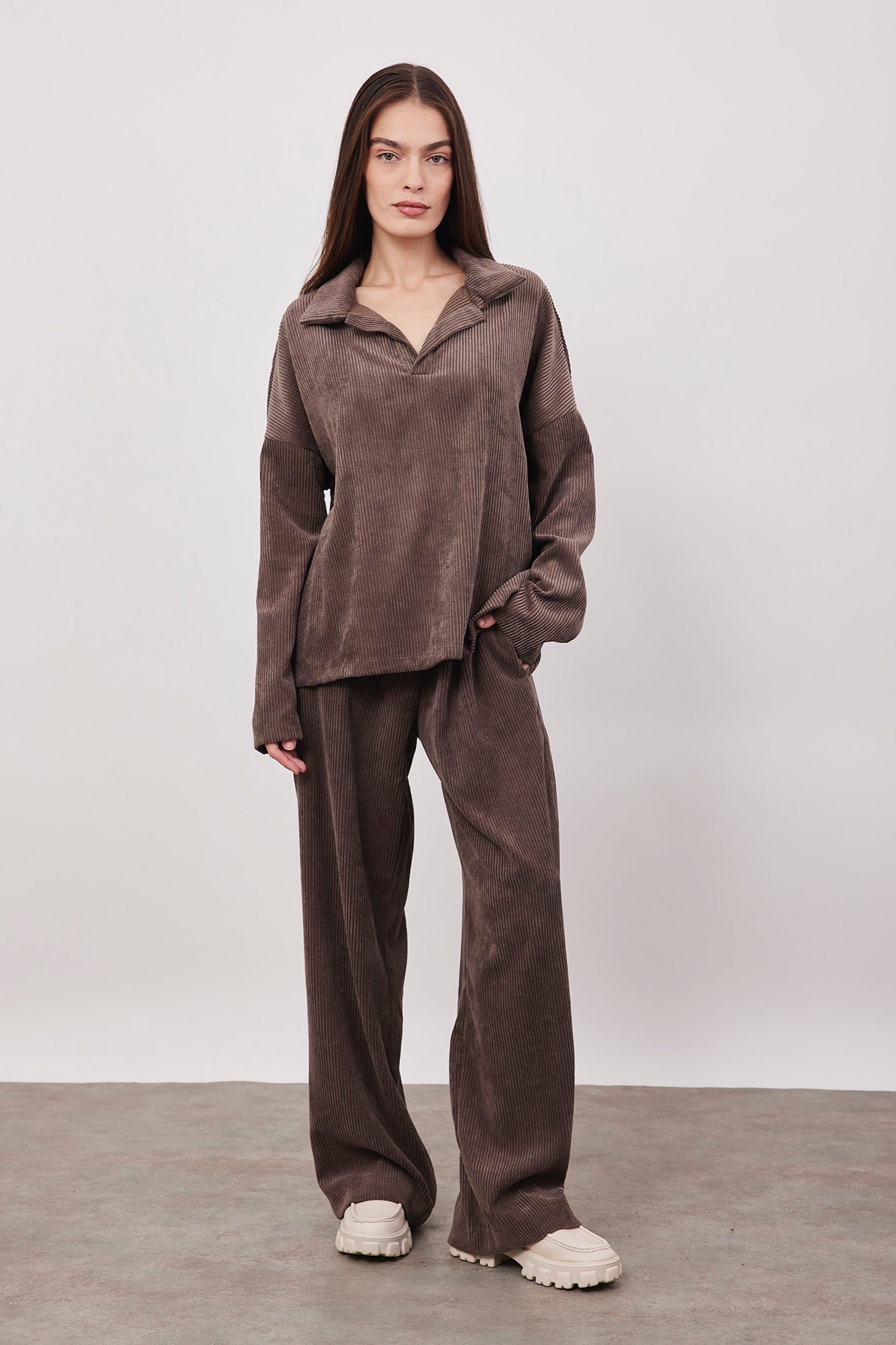 חולצת קורדרוי עם צווארון