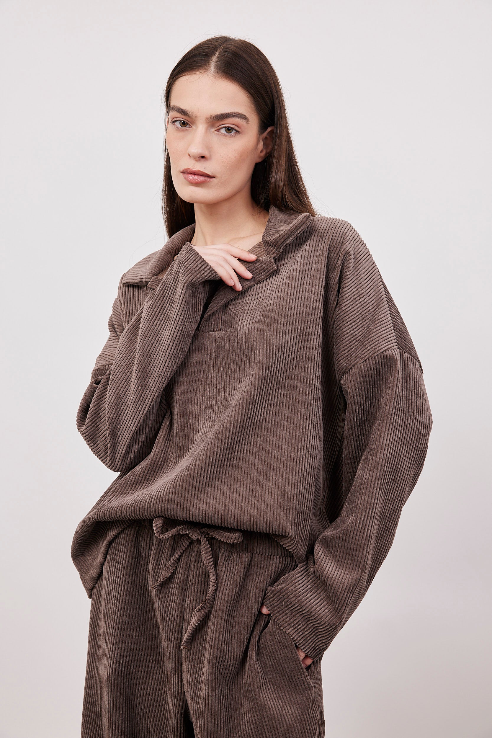 חולצת קורדרוי עם צווארון