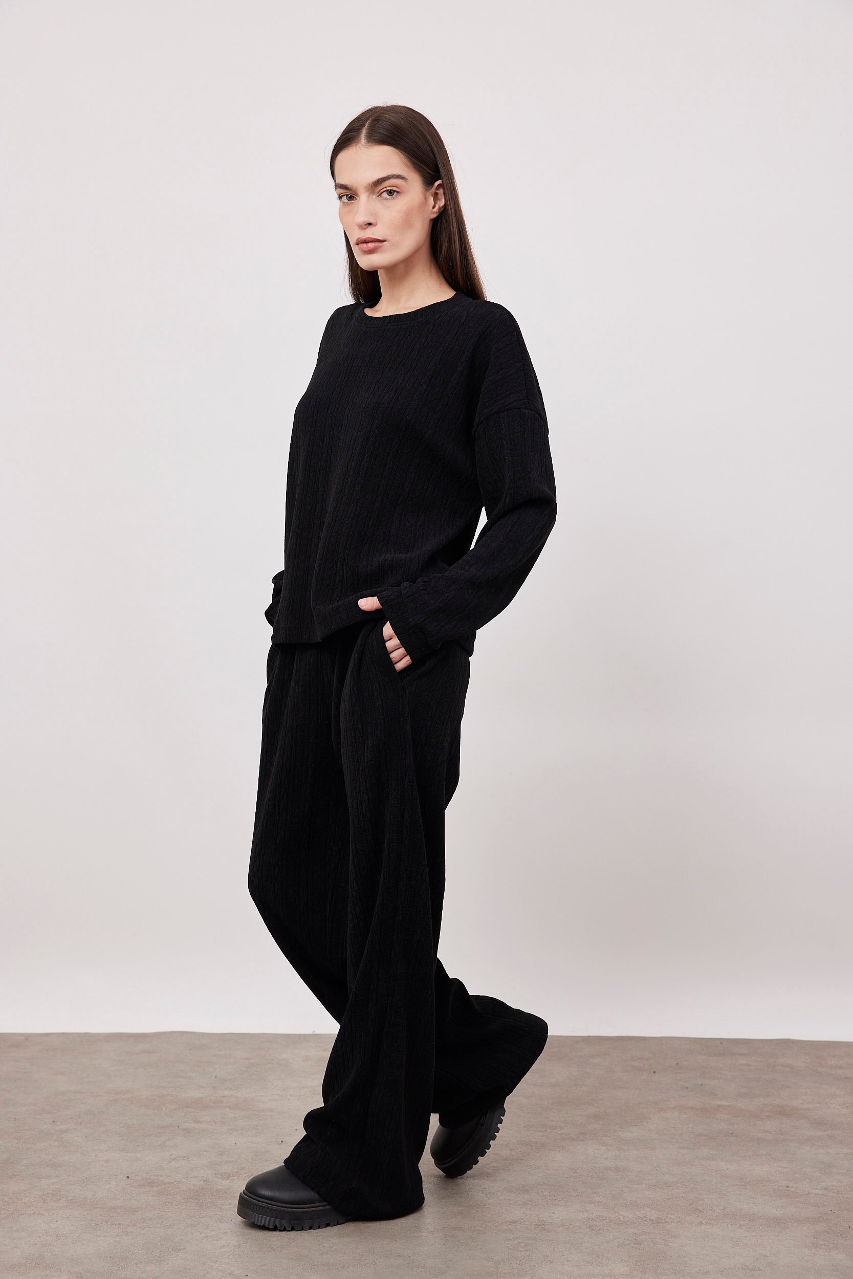 מכנסי סריג אוברסייז בטקסטורה