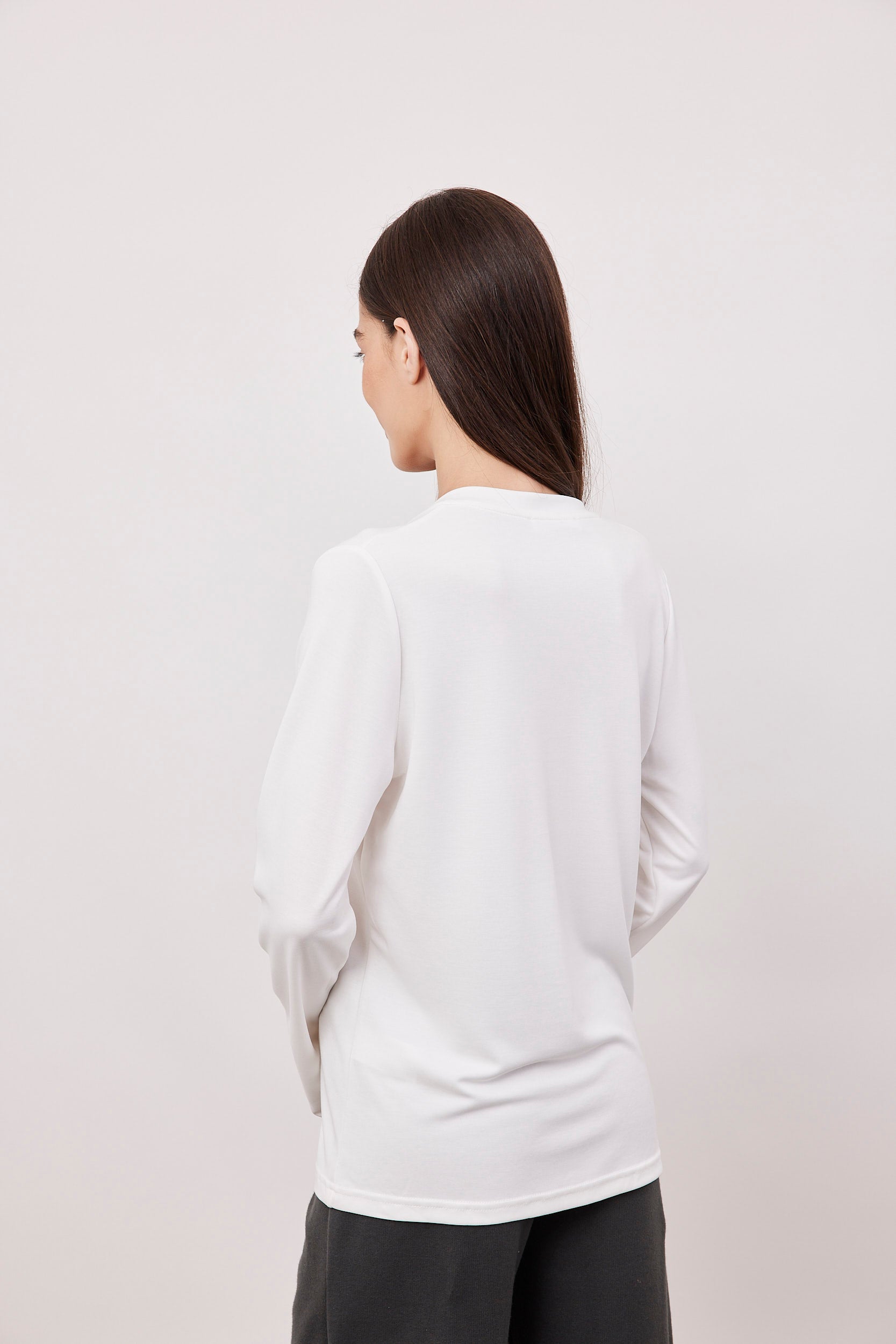 חולצת וי בד מודל