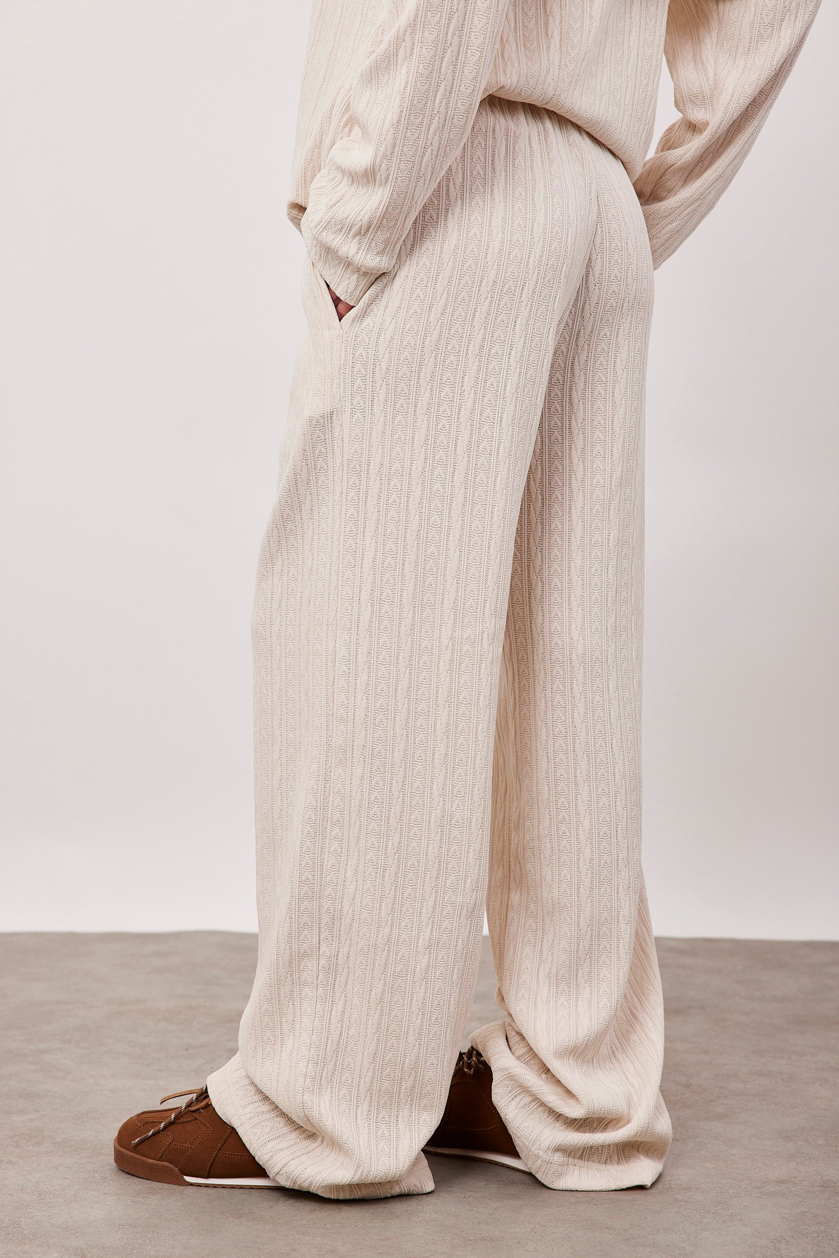 מכנסי סריג אוברסייז בטקסטורה