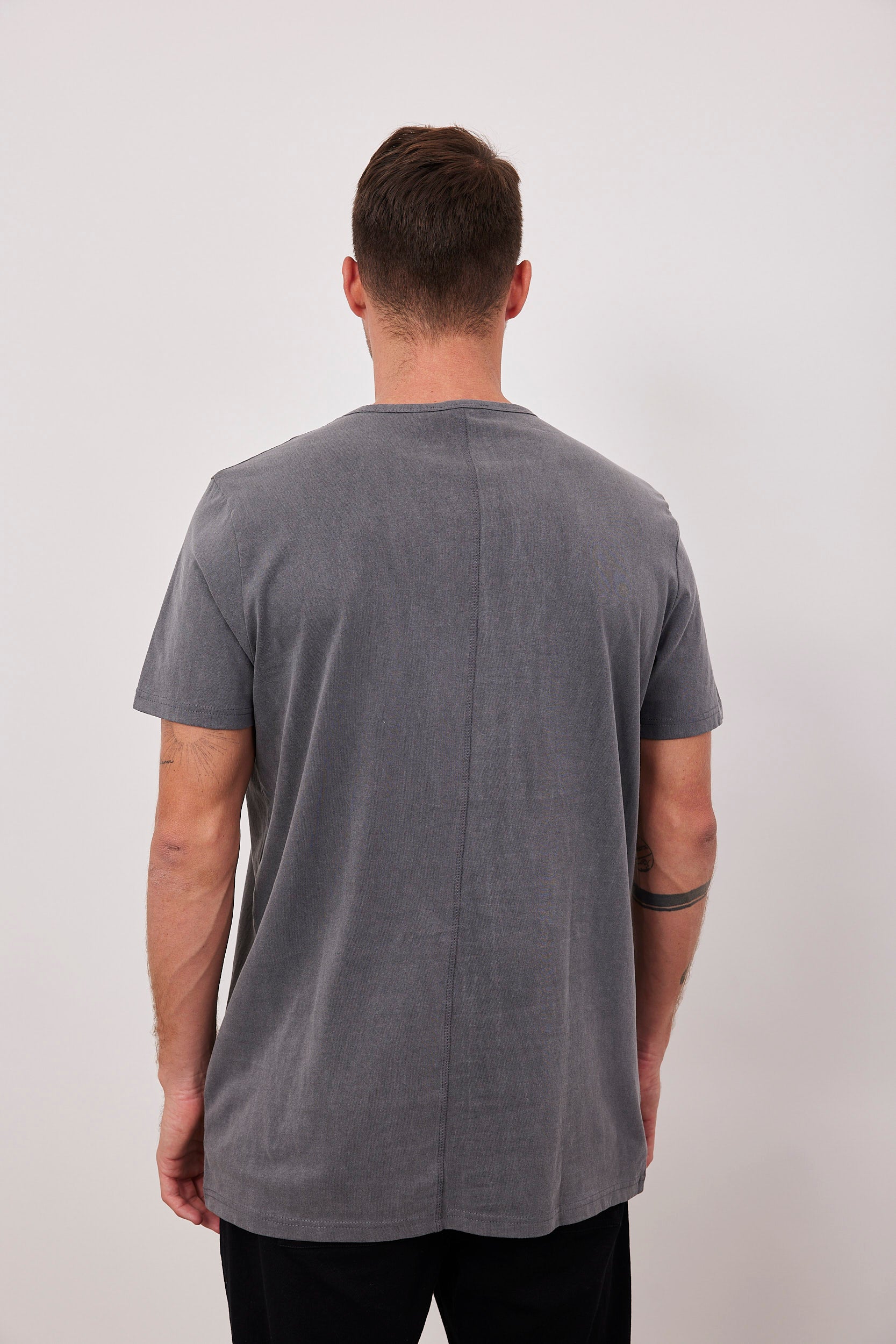 טי-שרט ווש בשילוב כפתורים