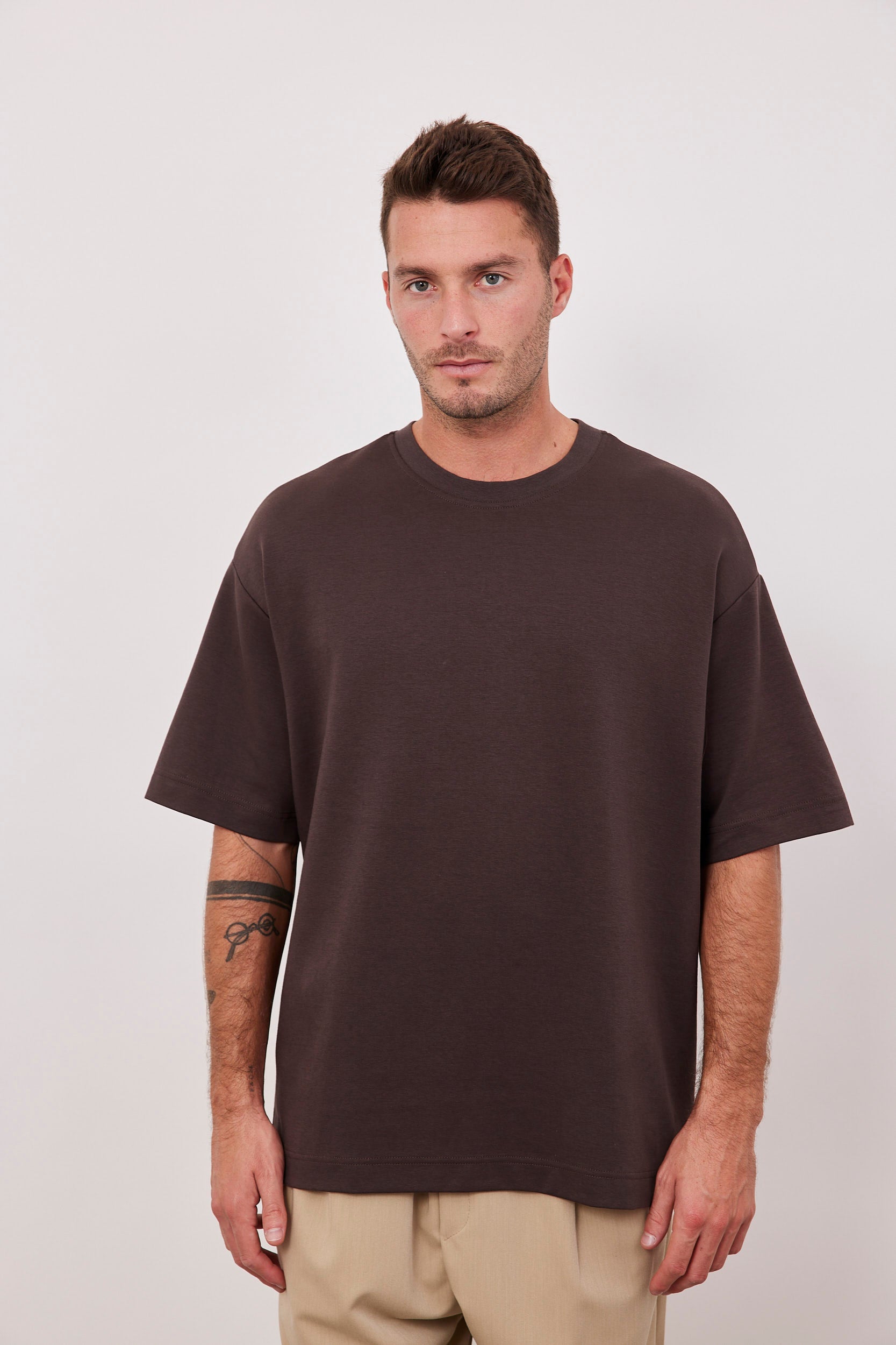 טי-שרט במפתח עגול