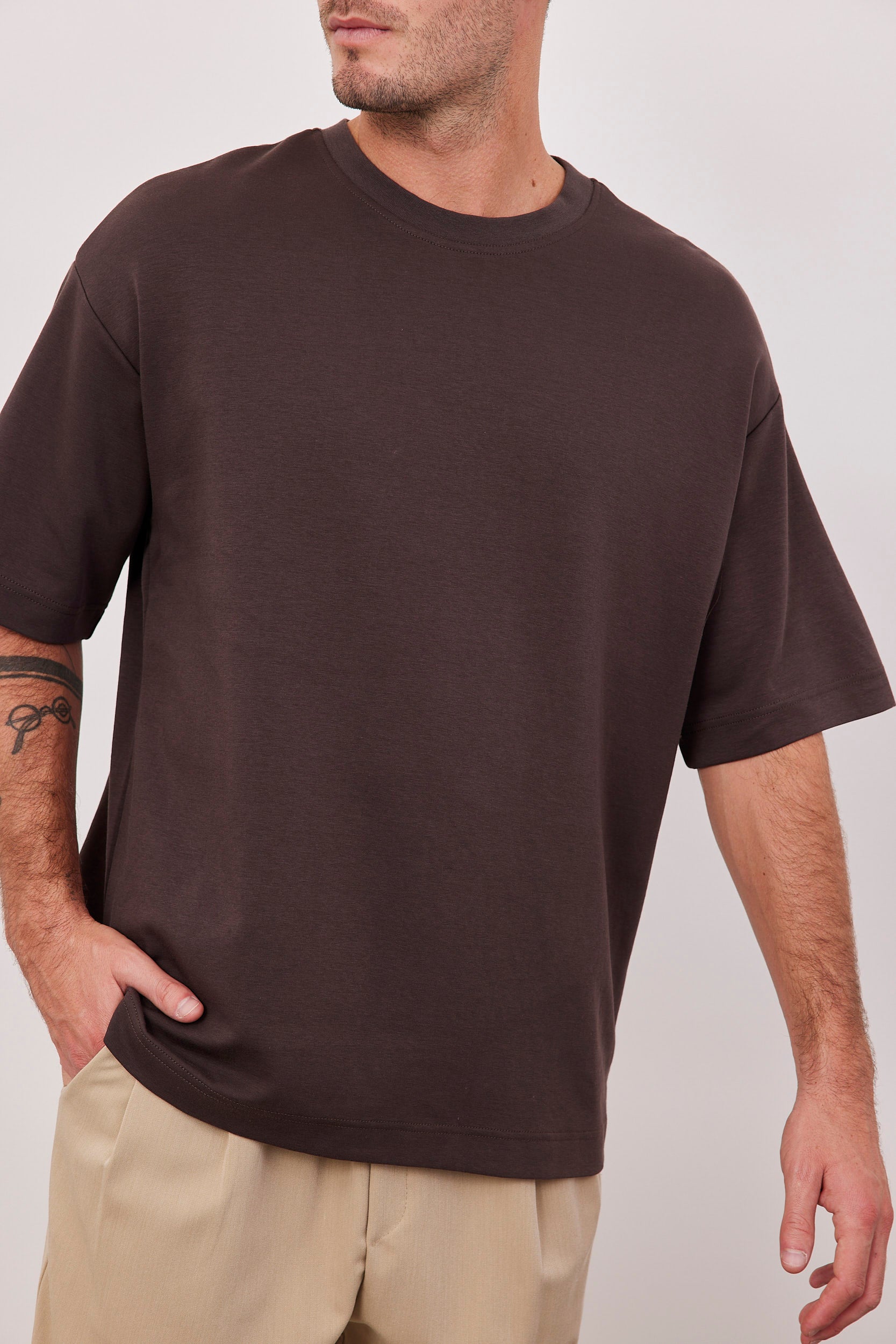 טי-שרט במפתח עגול