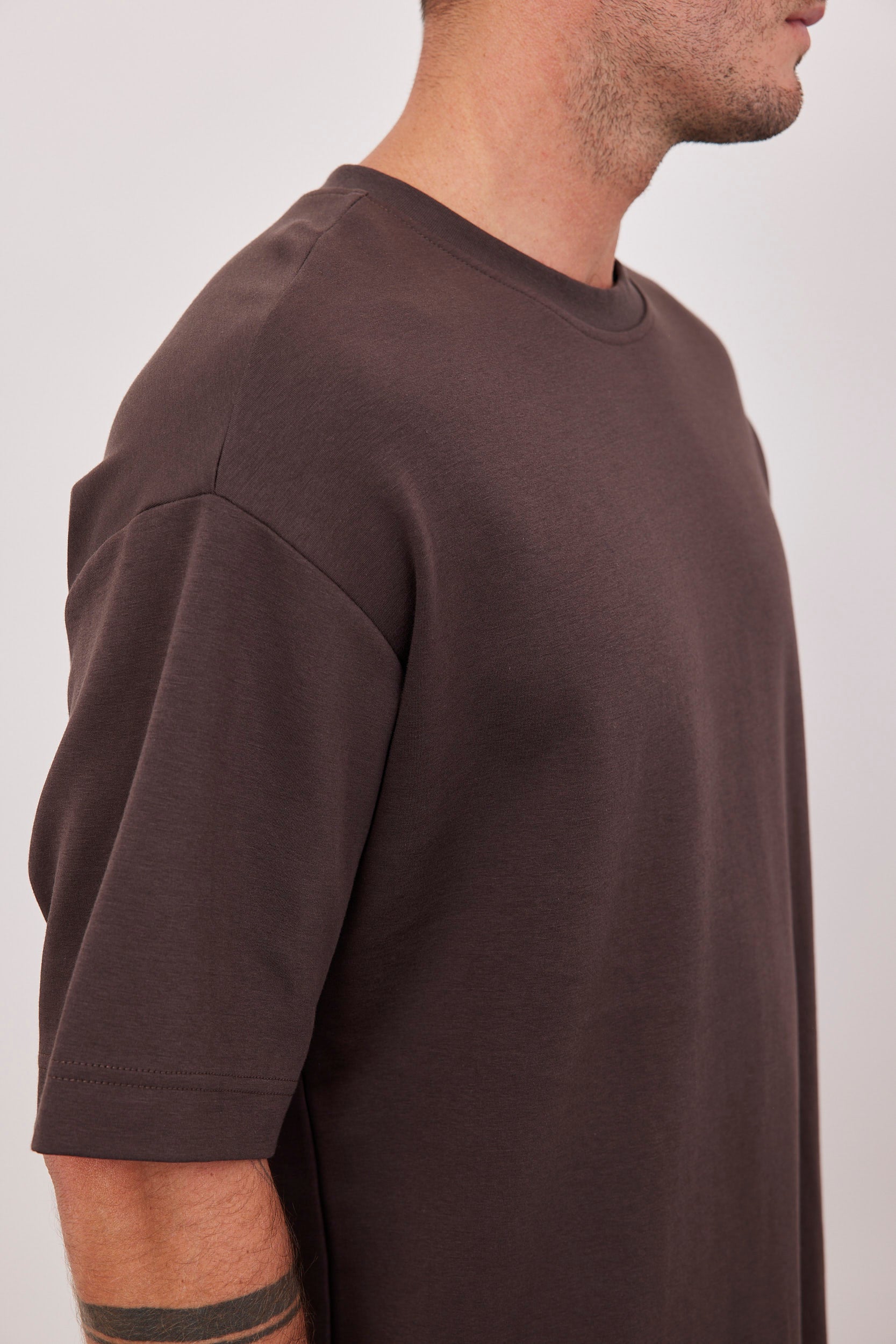 טי-שרט במפתח עגול