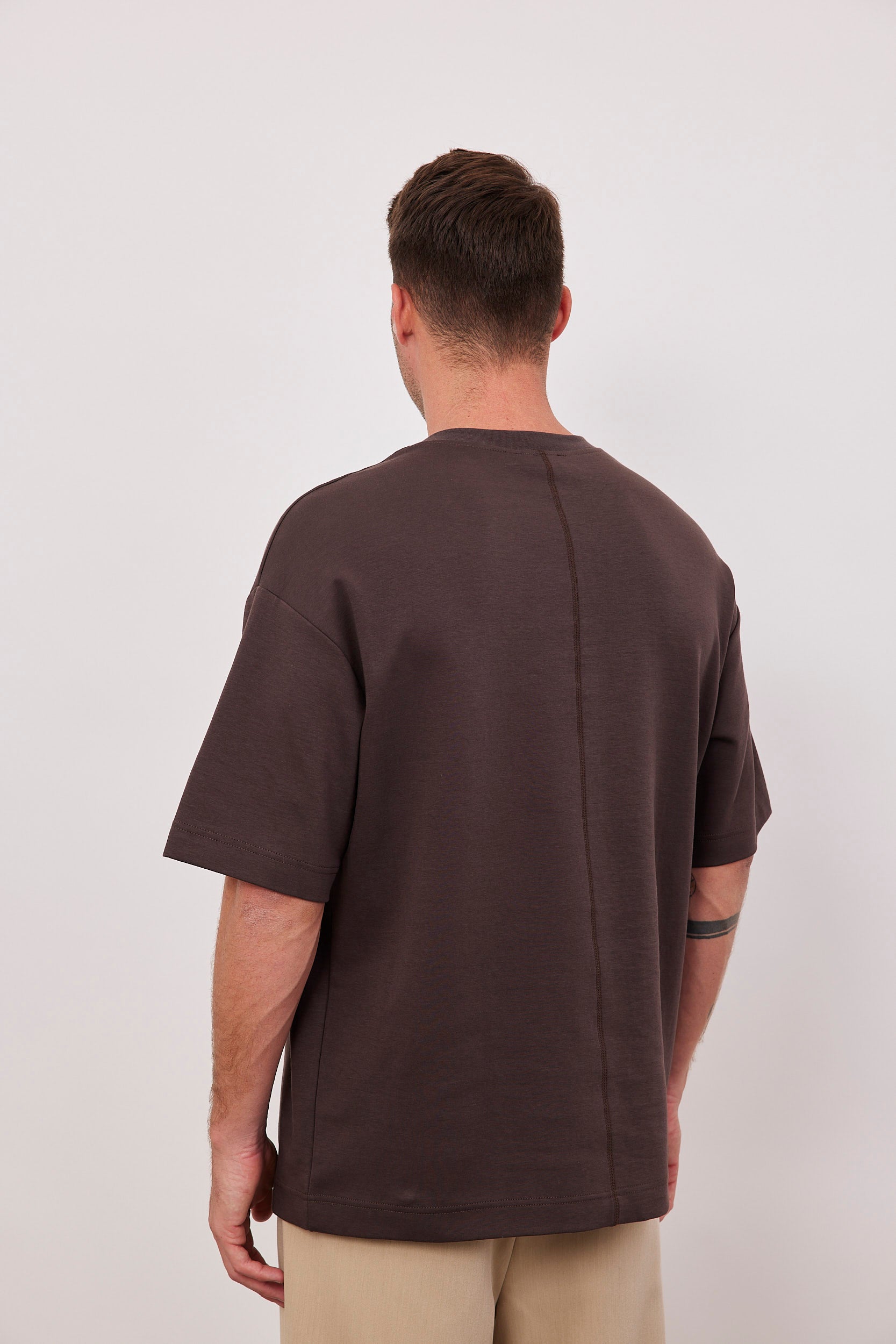 טי-שרט במפתח עגול