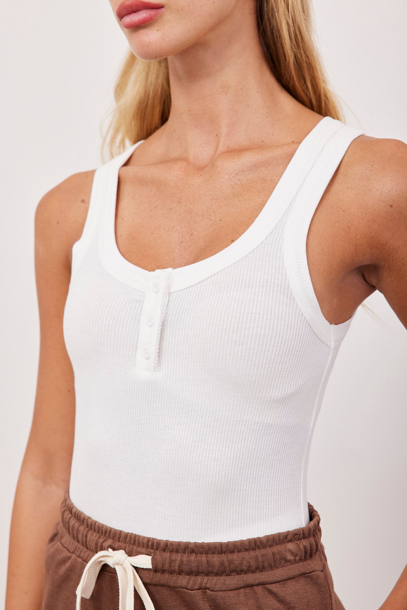 גופיית ריב בשילוב כפתורים - ITAY BRANDS