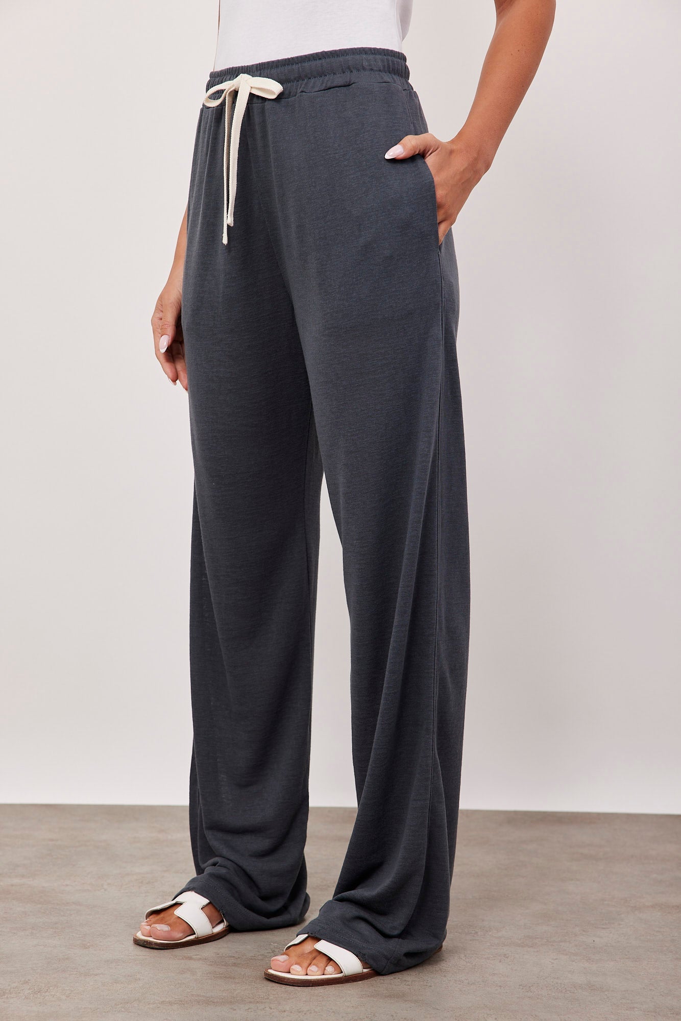 מכנסיים ארוכים במראה פשתן - ITAY BRANDS