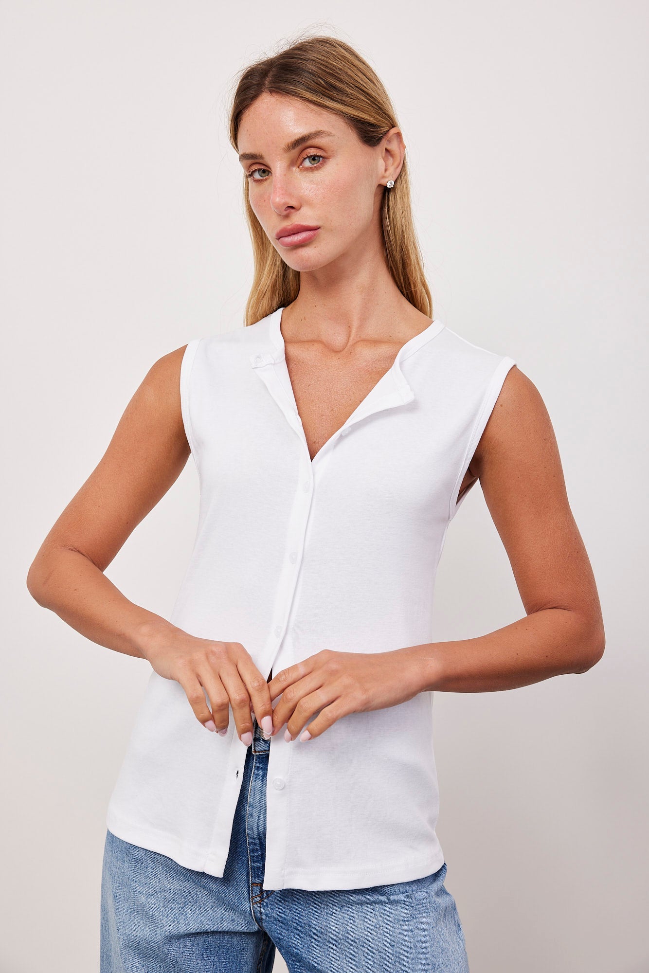 גופייה בסגירת כפתורים - ITAY BRANDS