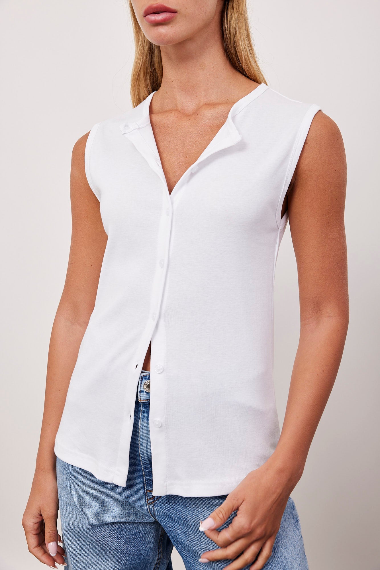 גופייה בסגירת כפתורים - ITAY BRANDS