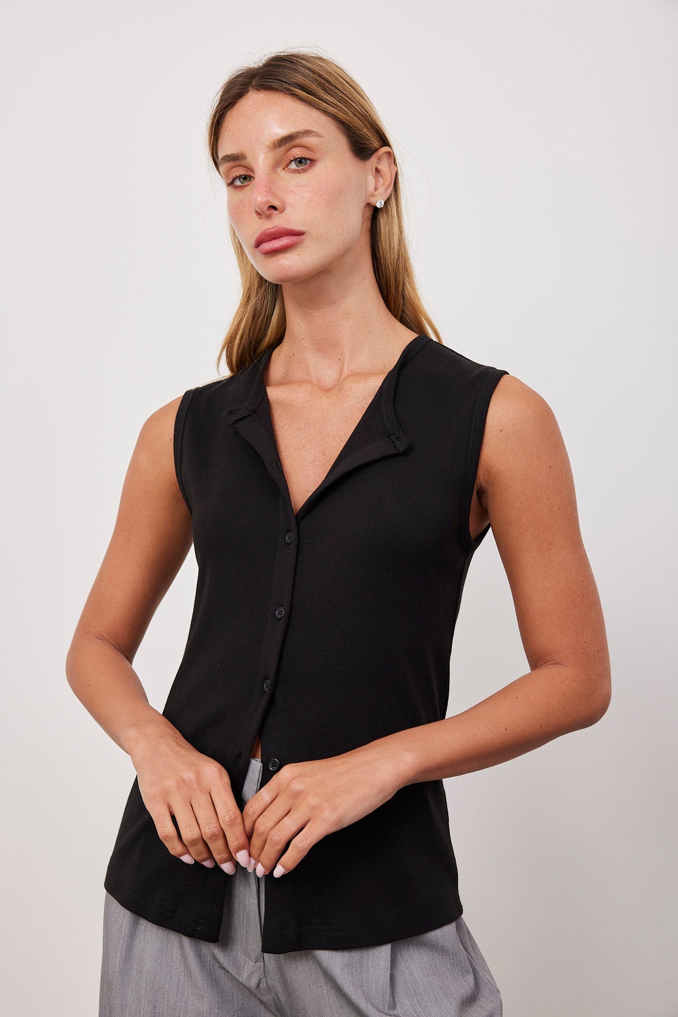 גופייה בסגירת כפתורים - ITAY BRANDS