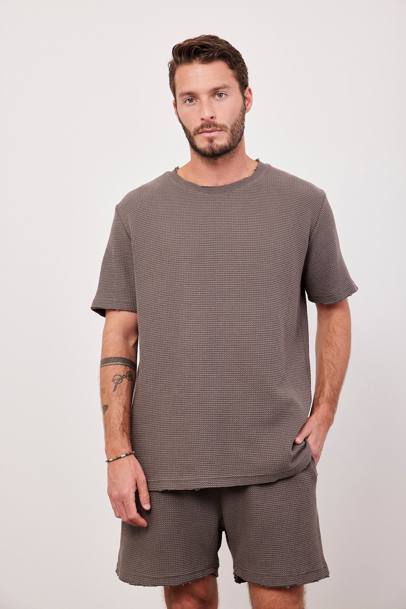 טישרט וופל בסיומת גזורה