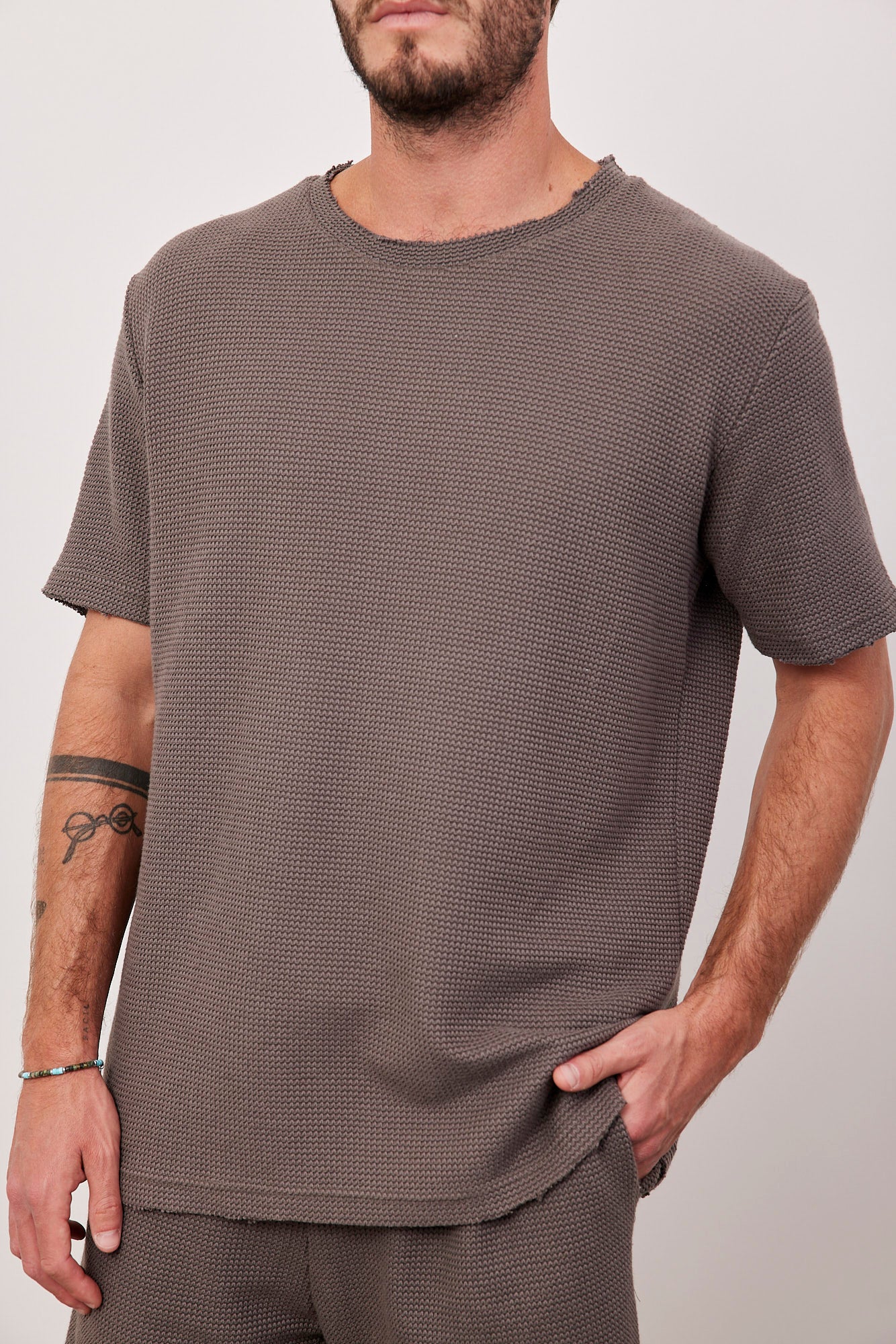 טישרט וופל בסיומת גזורה