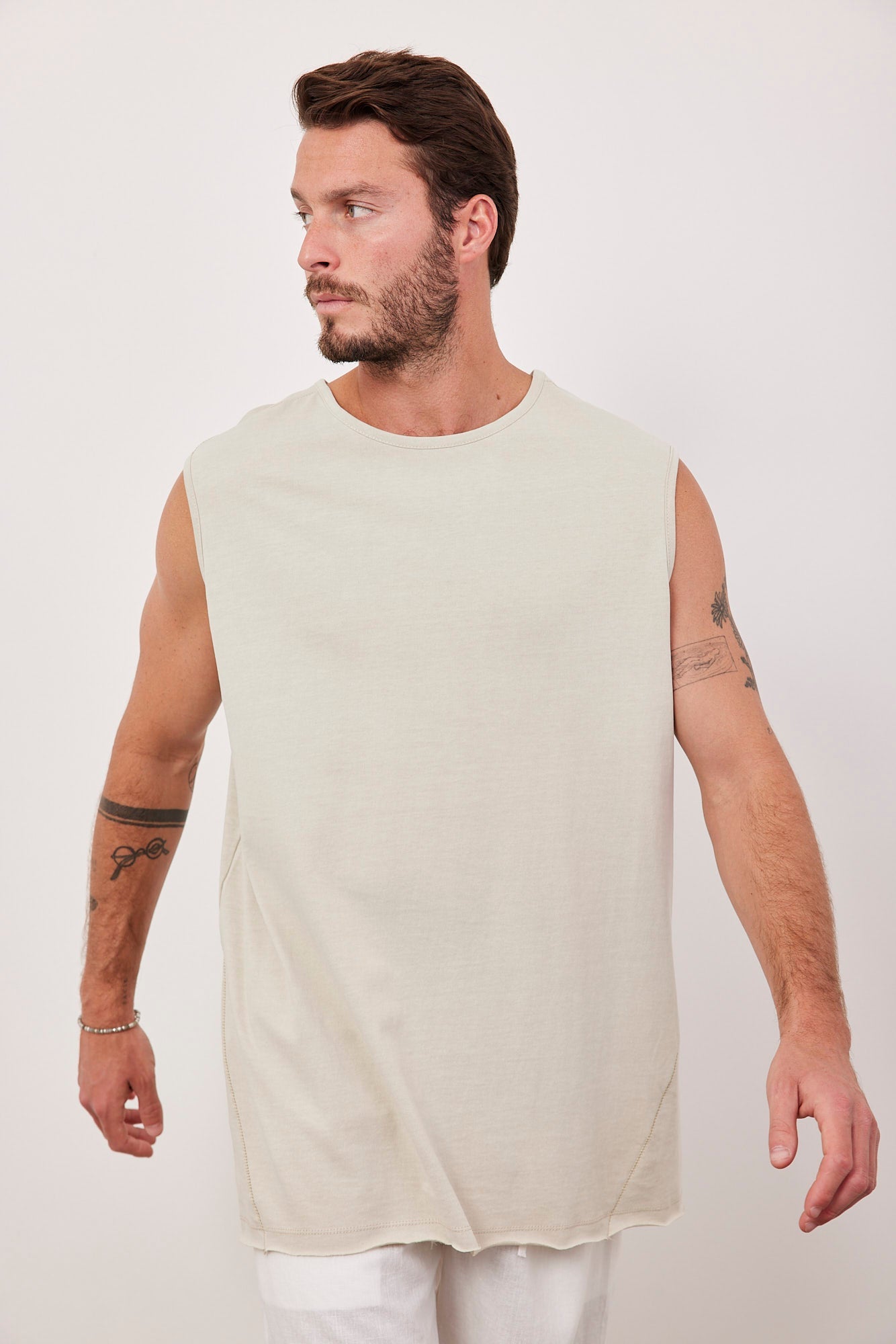 גופייה עם תיפורים צידיים - ITAY BRANDS