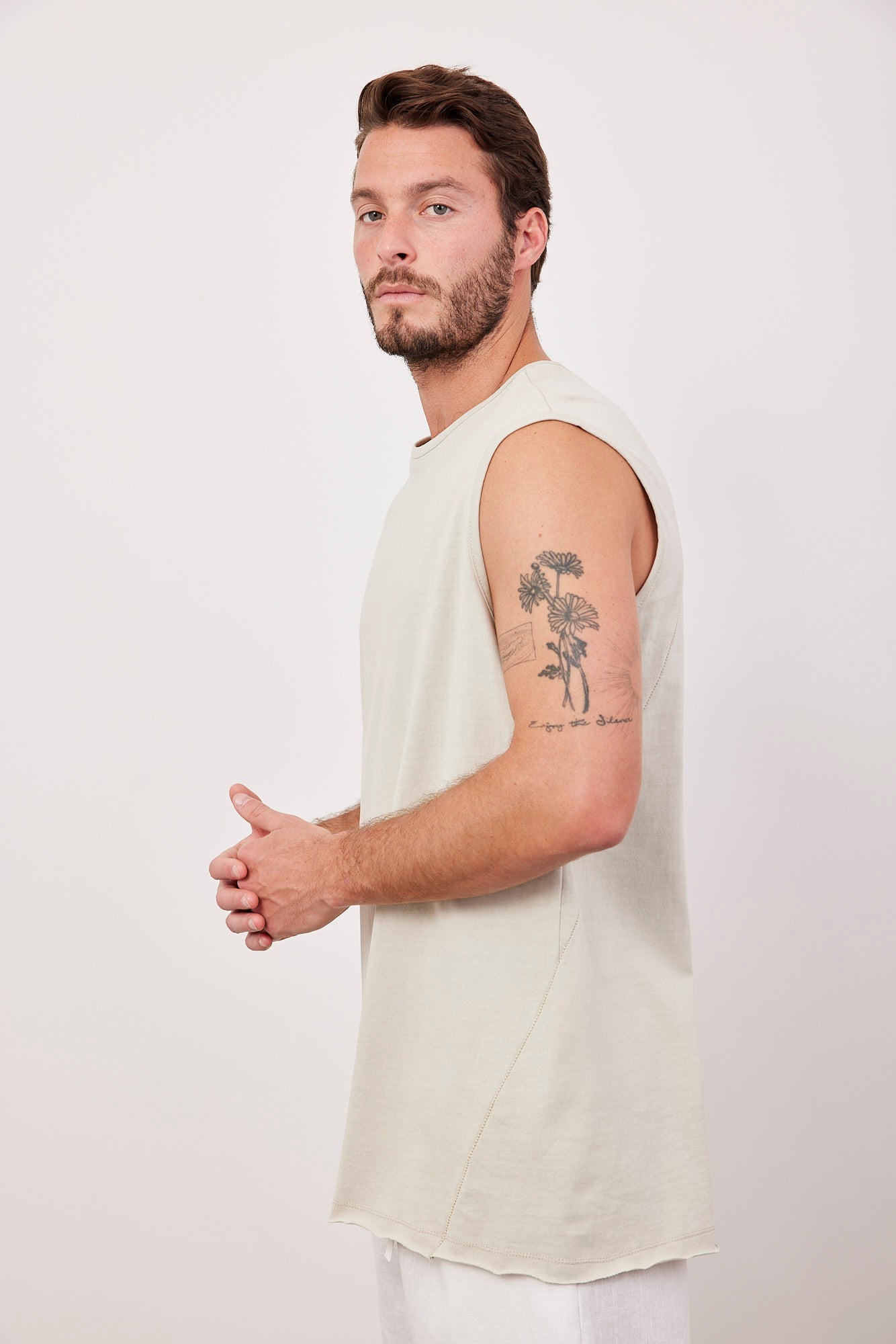 גופייה עם תיפורים צידיים - ITAY BRANDS