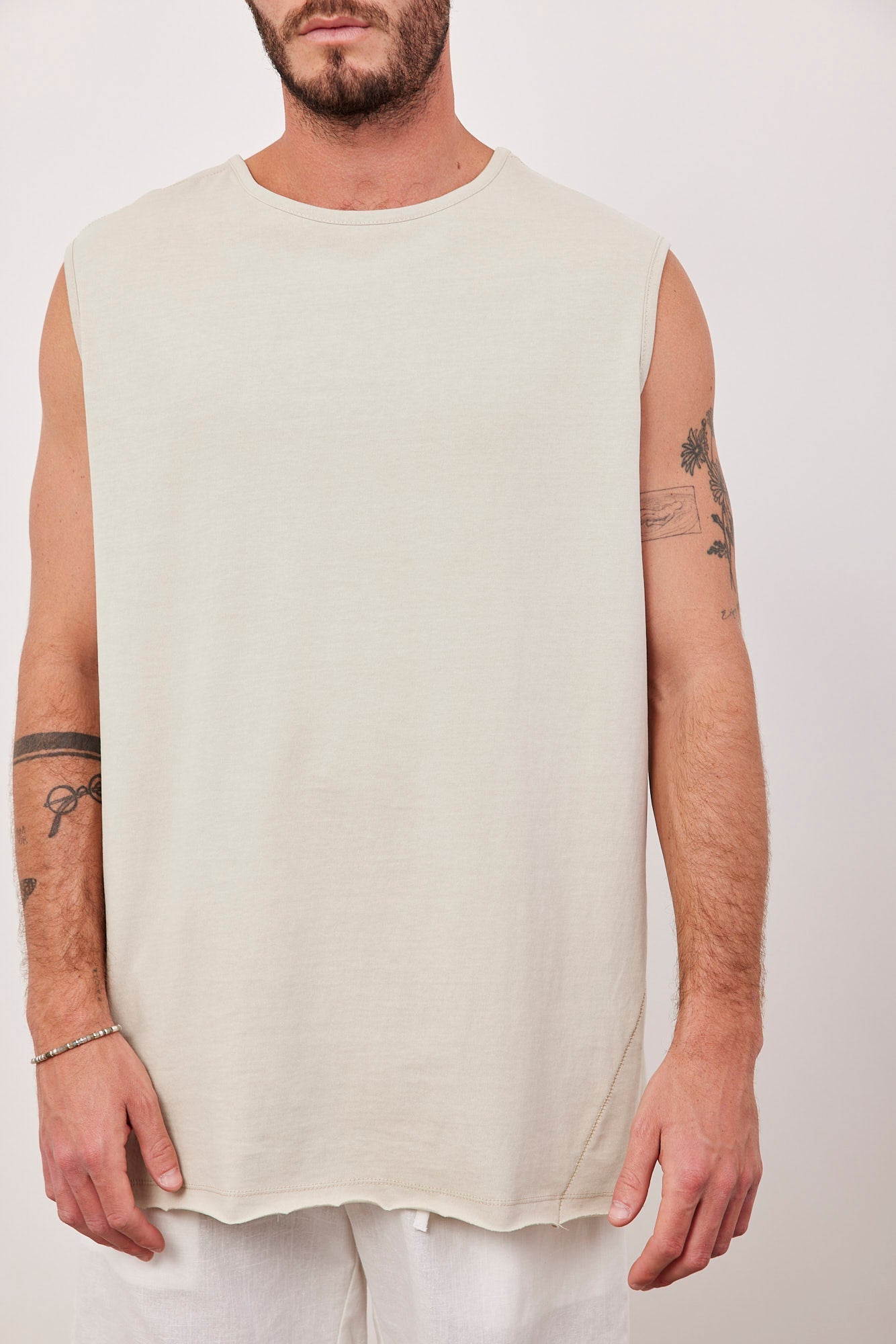 גופייה עם תיפורים צידיים - ITAY BRANDS