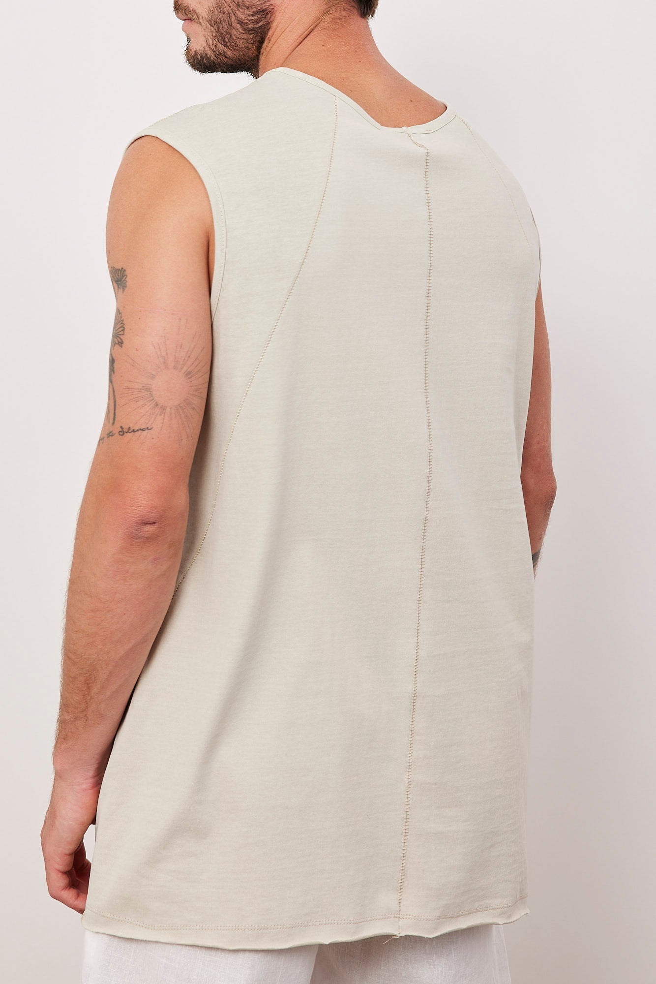 גופייה עם תיפורים צידיים - ITAY BRANDS