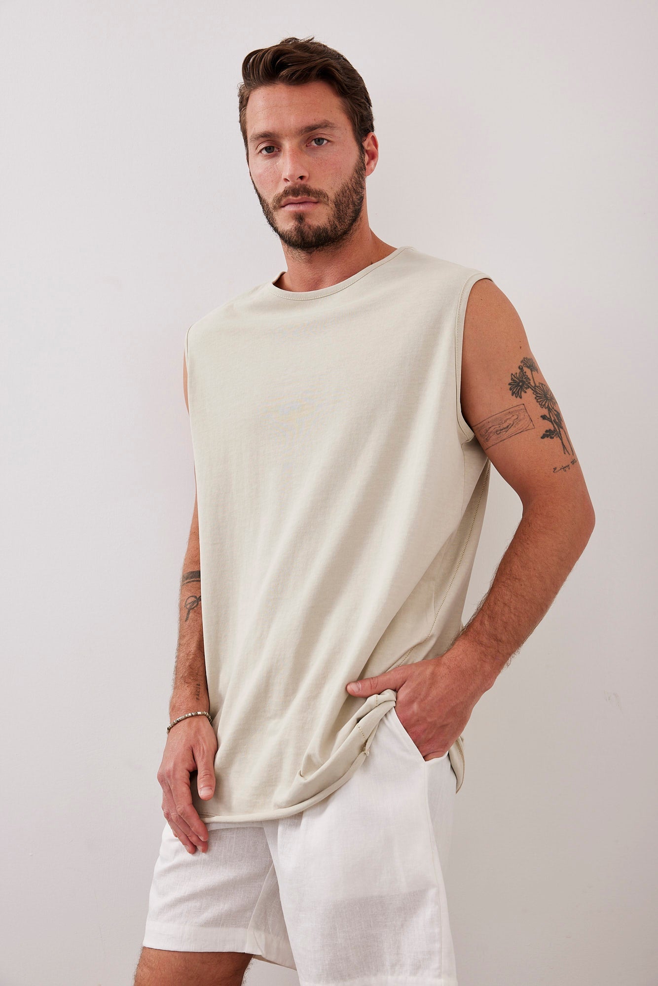 גופייה עם תיפורים צידיים - ITAY BRANDS