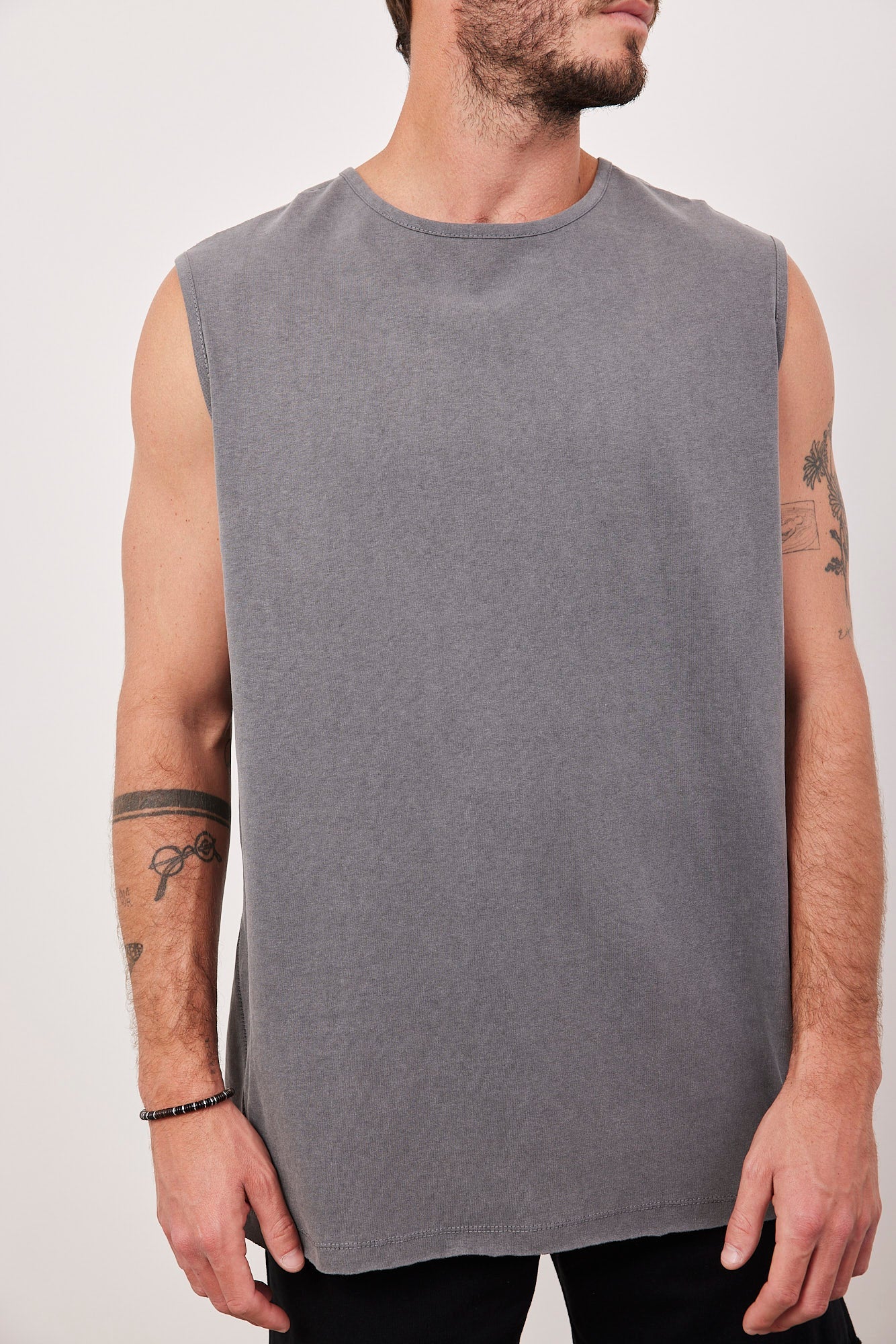 גופייה עם תיפורים צידיים - ITAY BRANDS