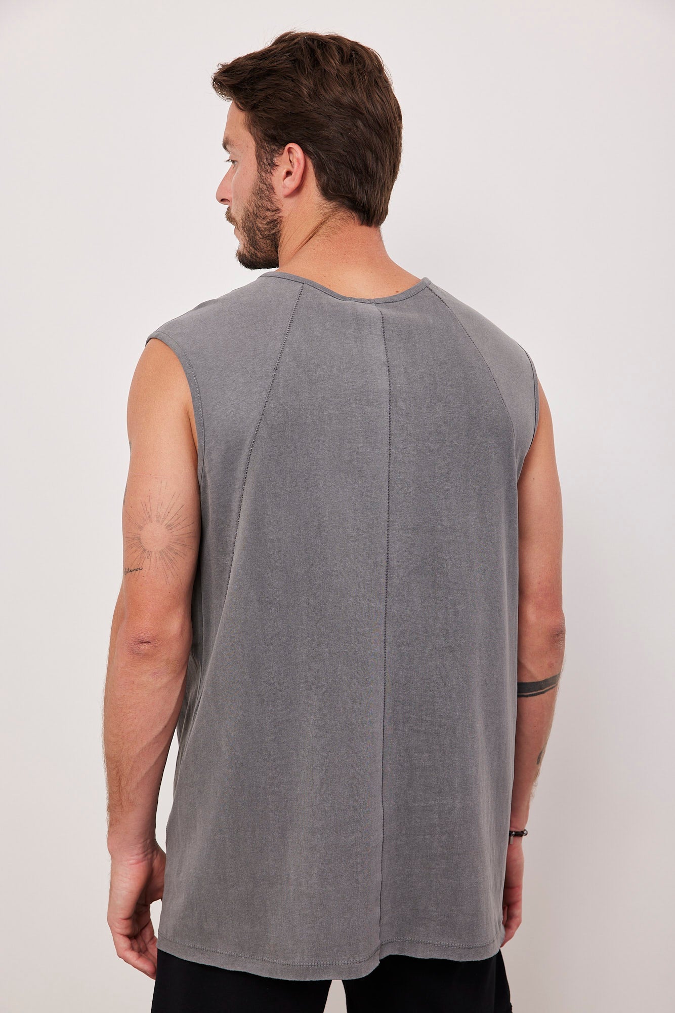 גופייה עם תיפורים צידיים - ITAY BRANDS