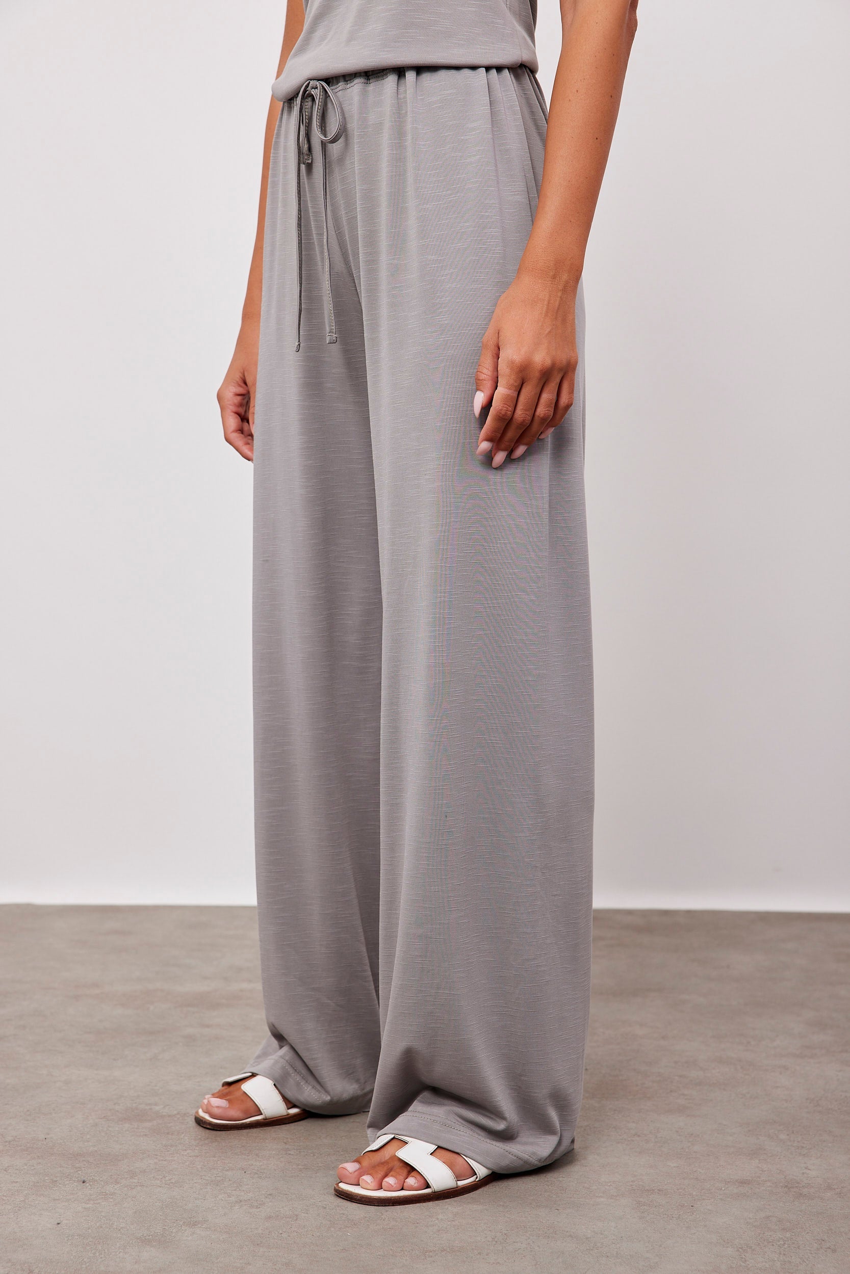 מכנסיים בטקסטורה מבד נשפך - ITAY BRANDS