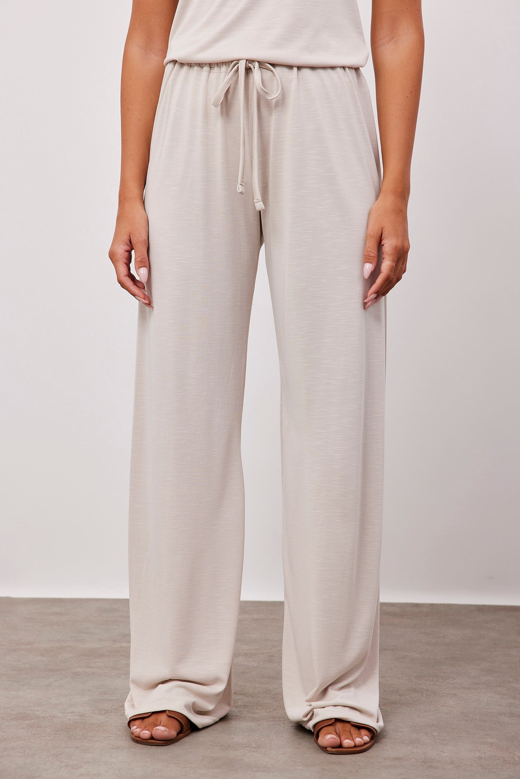 מכנסיים בטקסטורה מבד נשפך - ITAY BRANDS