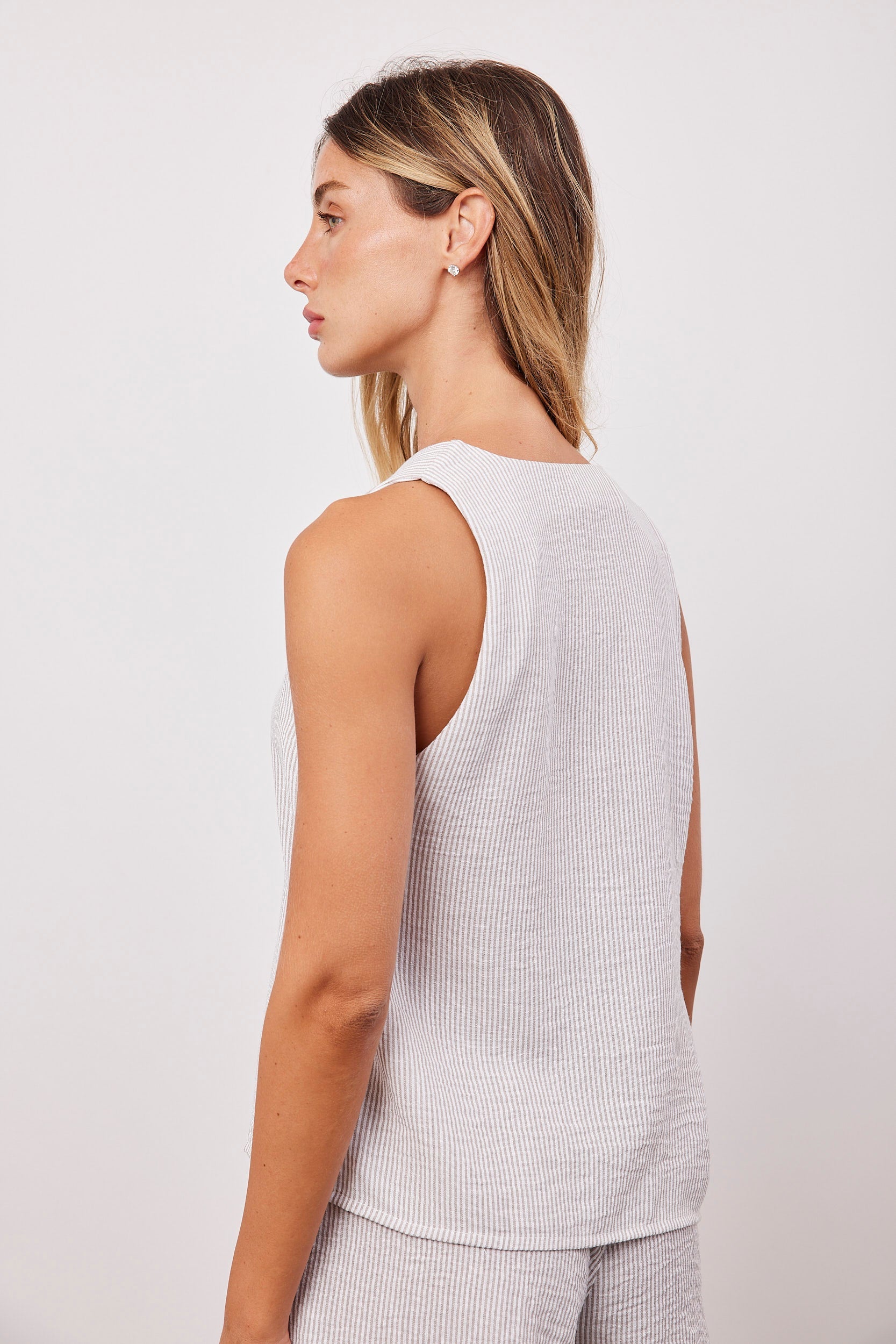 וסט פסים עם קשירה קדמית