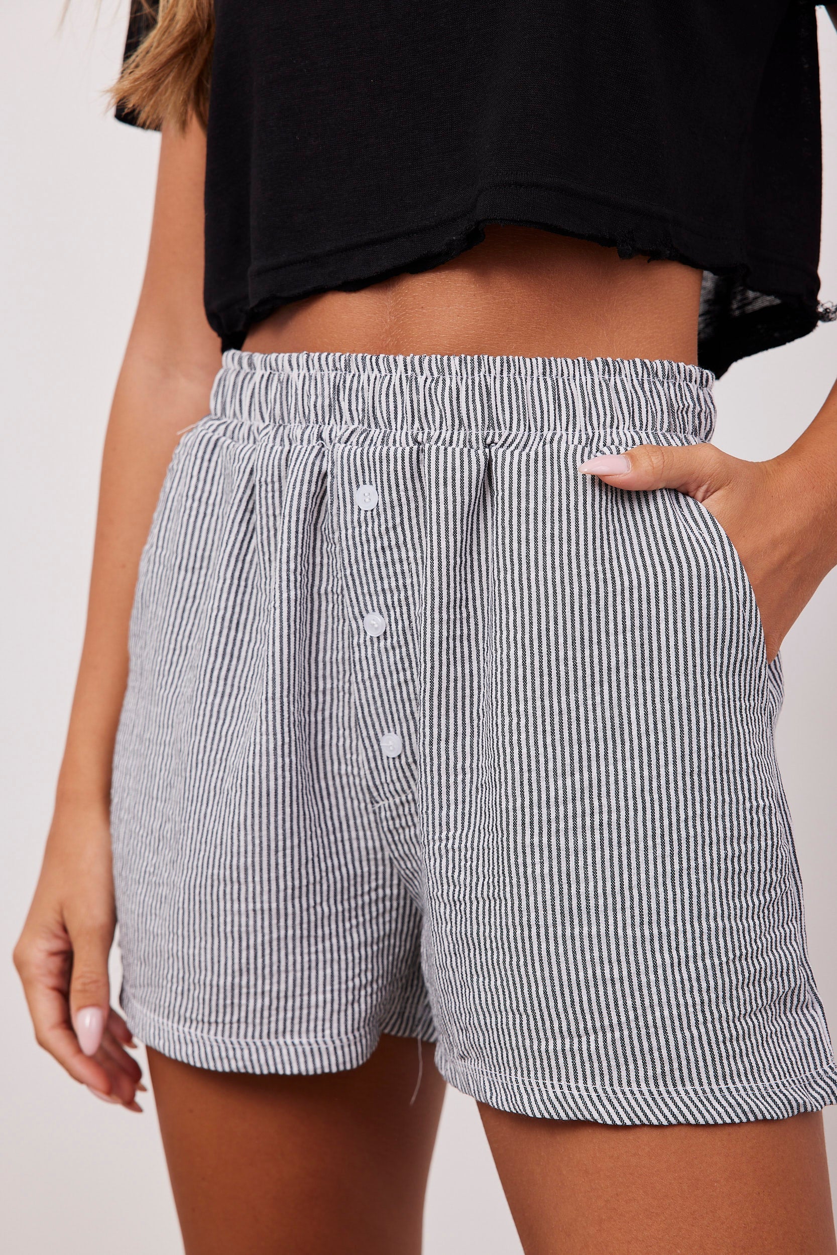 שורטס פסים בשילוב כפתורים - ITAY BRANDS