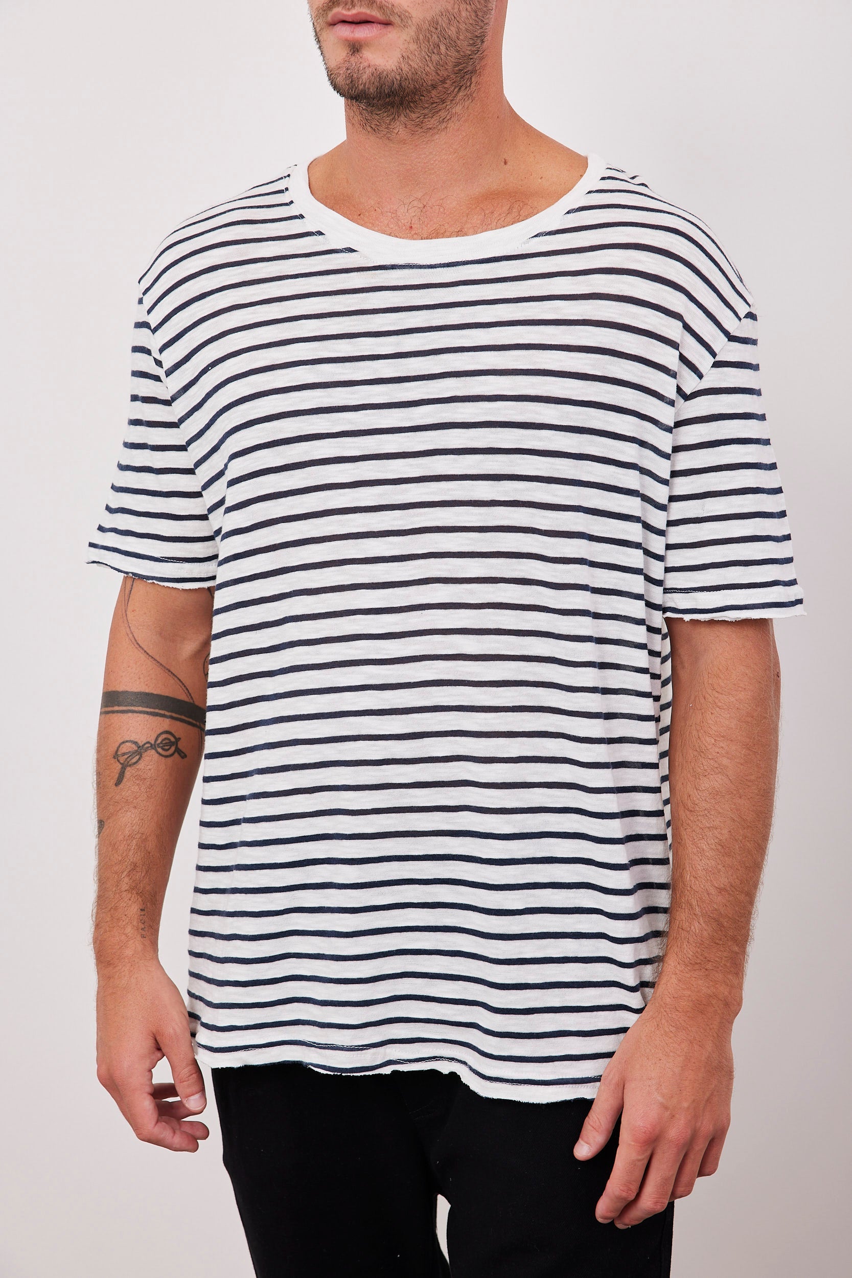 חולצת פסים קצרה במראה פשתן - ITAY BRANDS