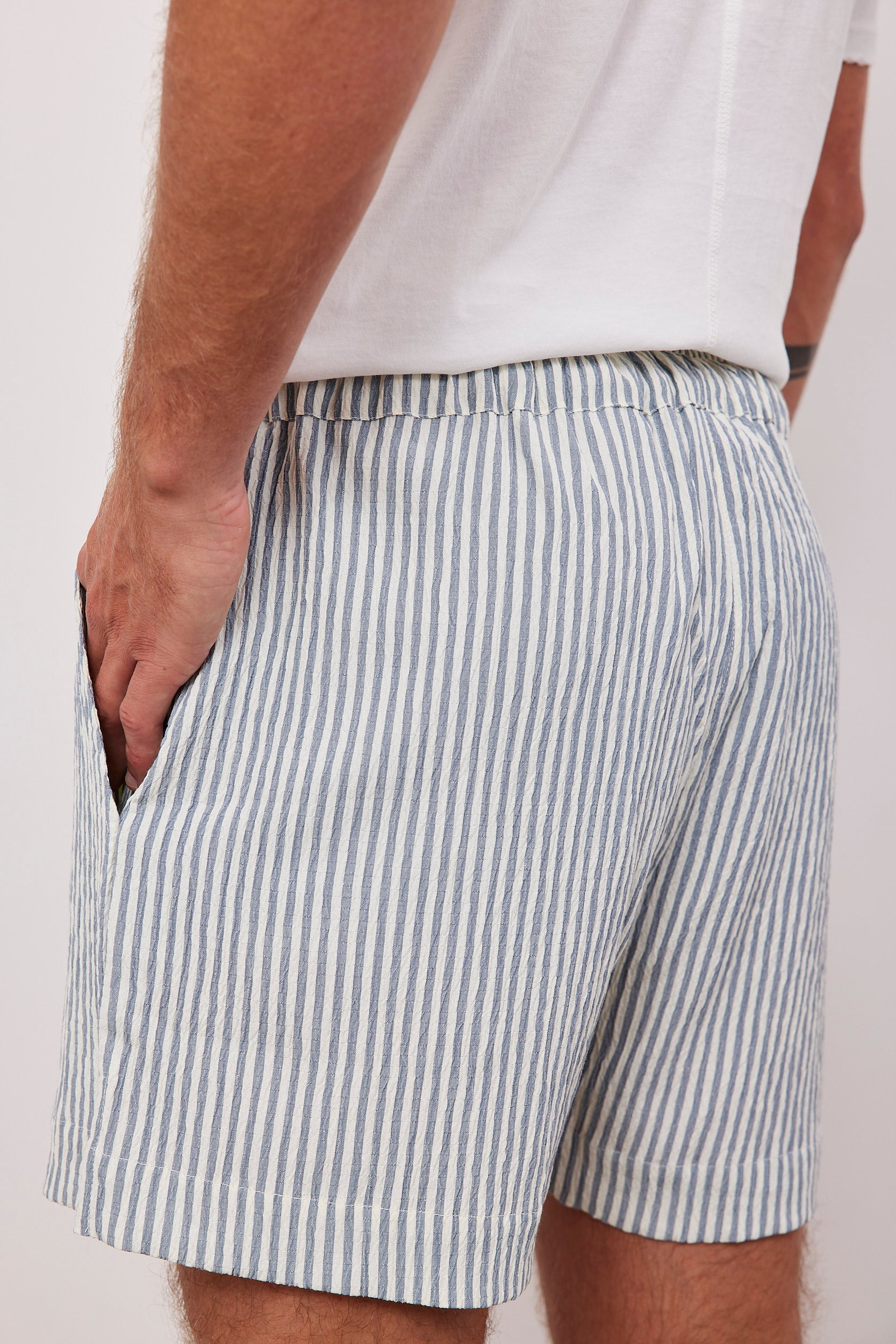 מכנס קצר בהדפס פסים - ITAY BRANDS