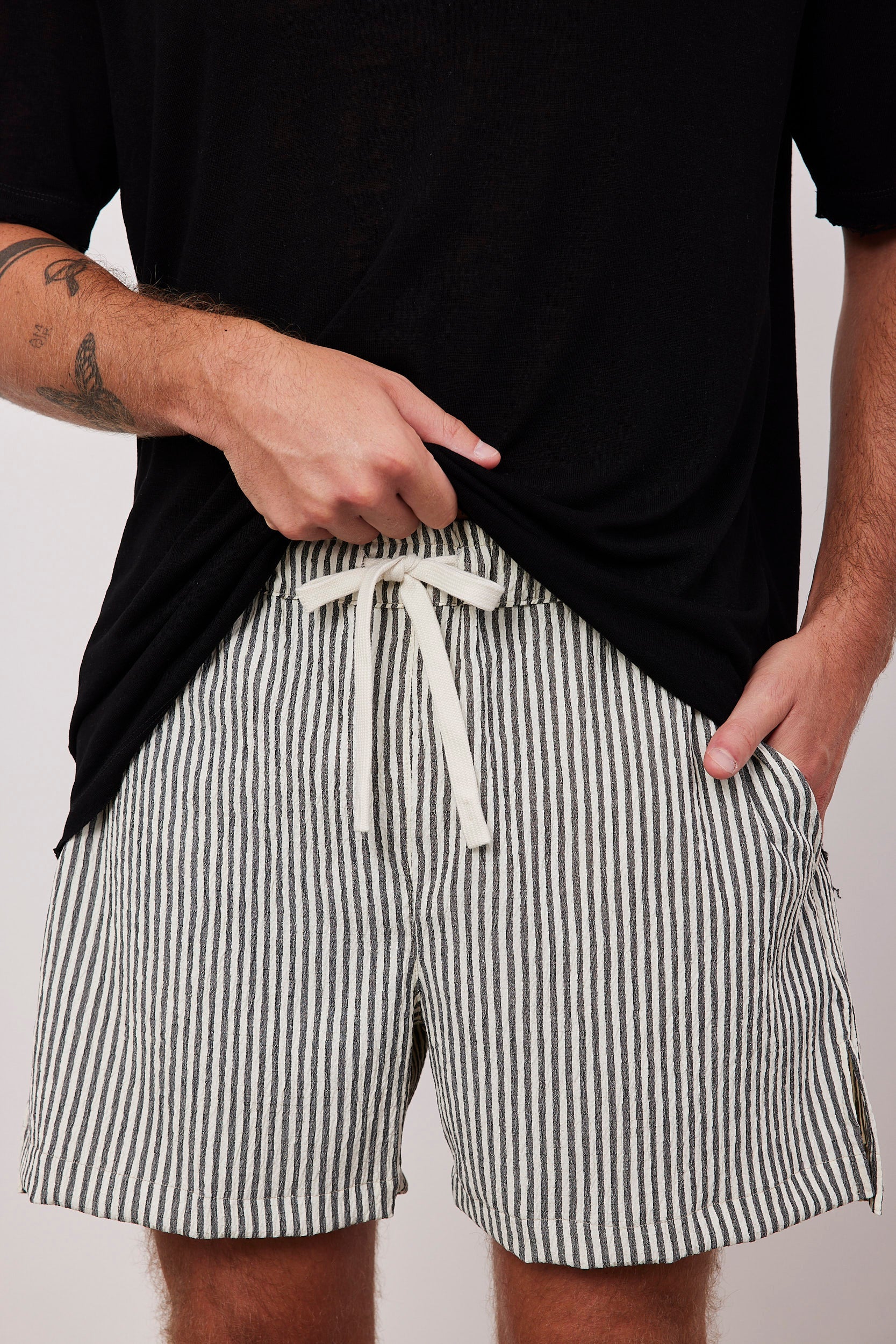 מכנס קצר בהדפס פסים - ITAY BRANDS