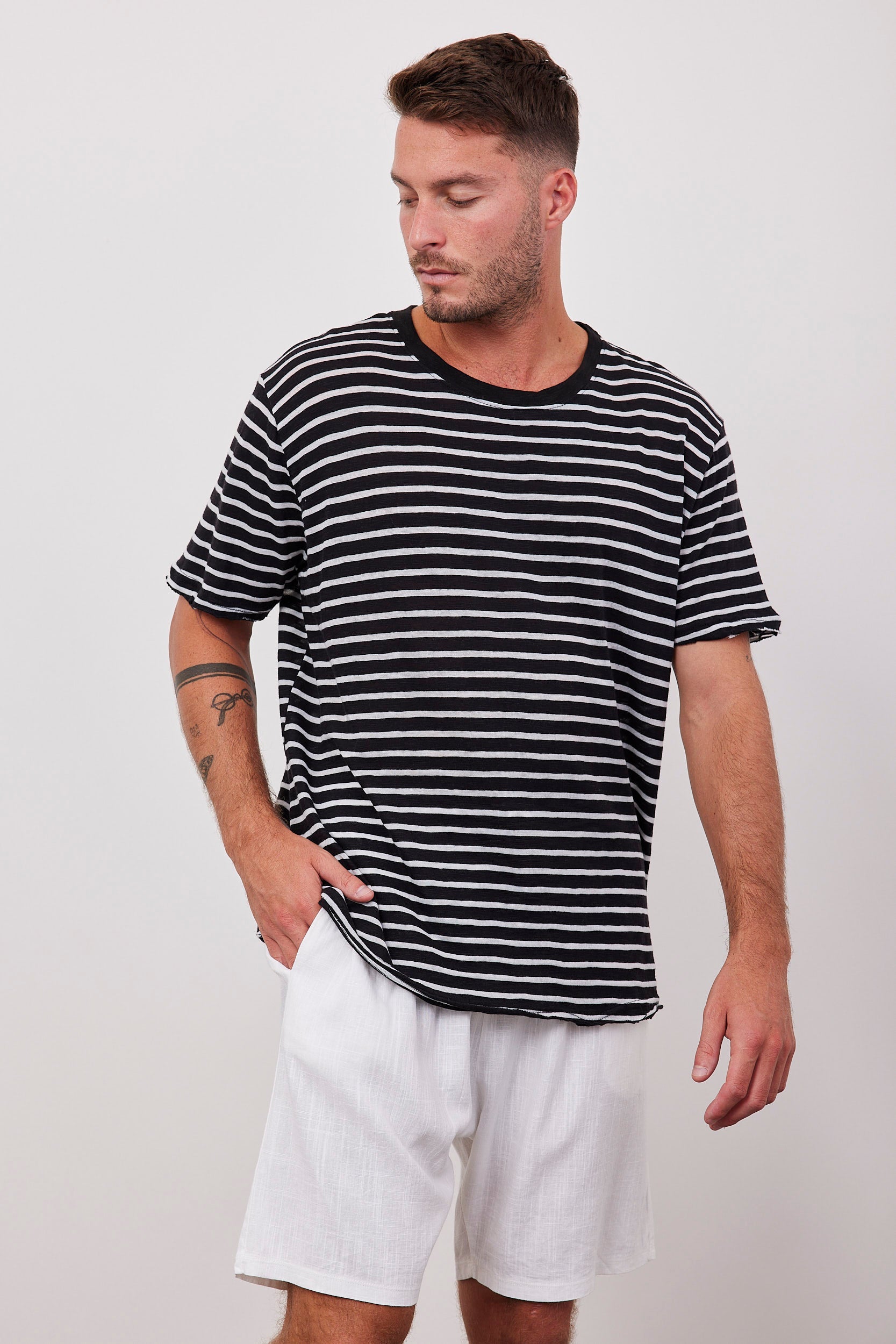 חולצת פסים קצרה במראה פשתן - ITAY BRANDS