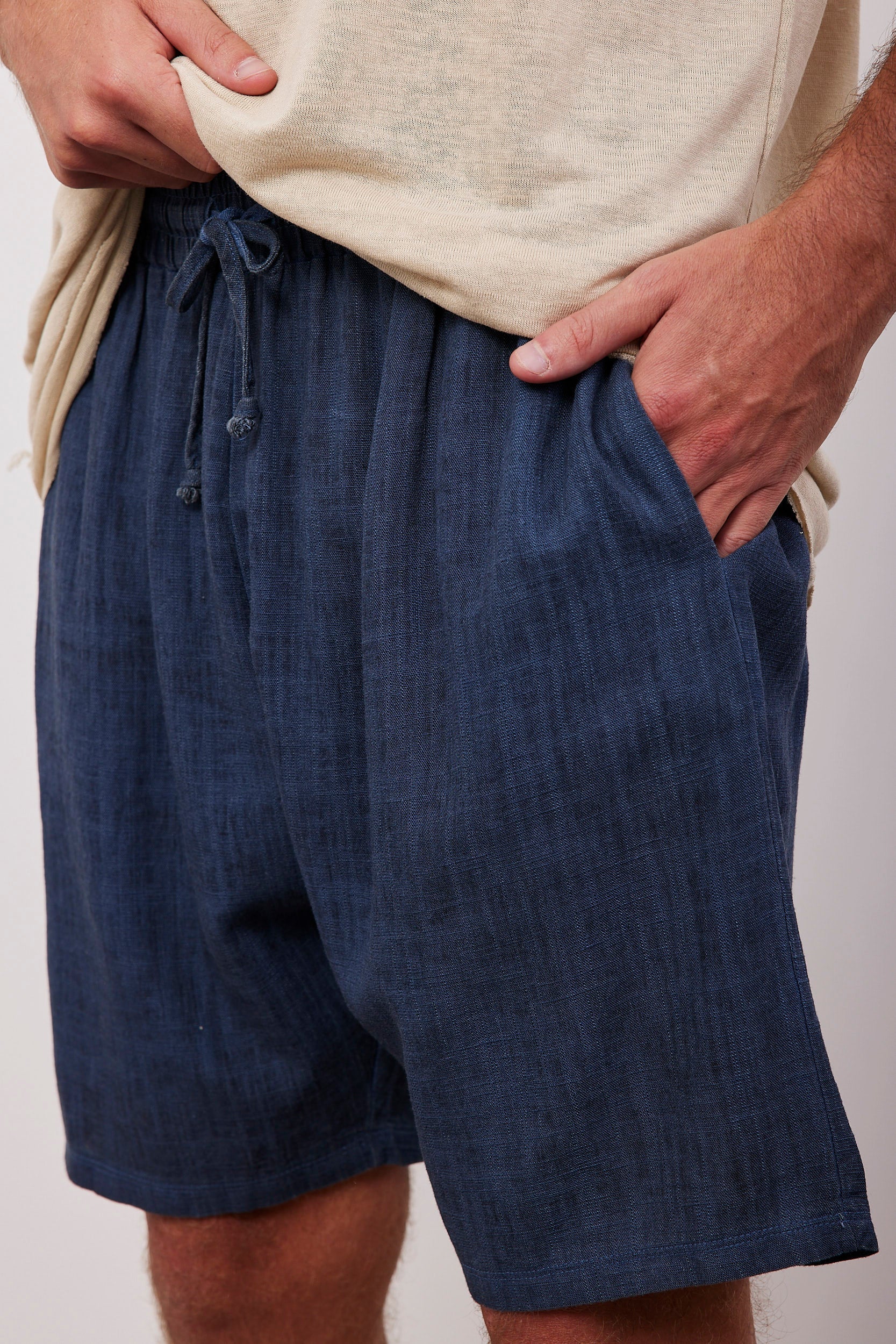 מכנסיים קצרים רחבים במראה פשתן - ITAY BRANDS