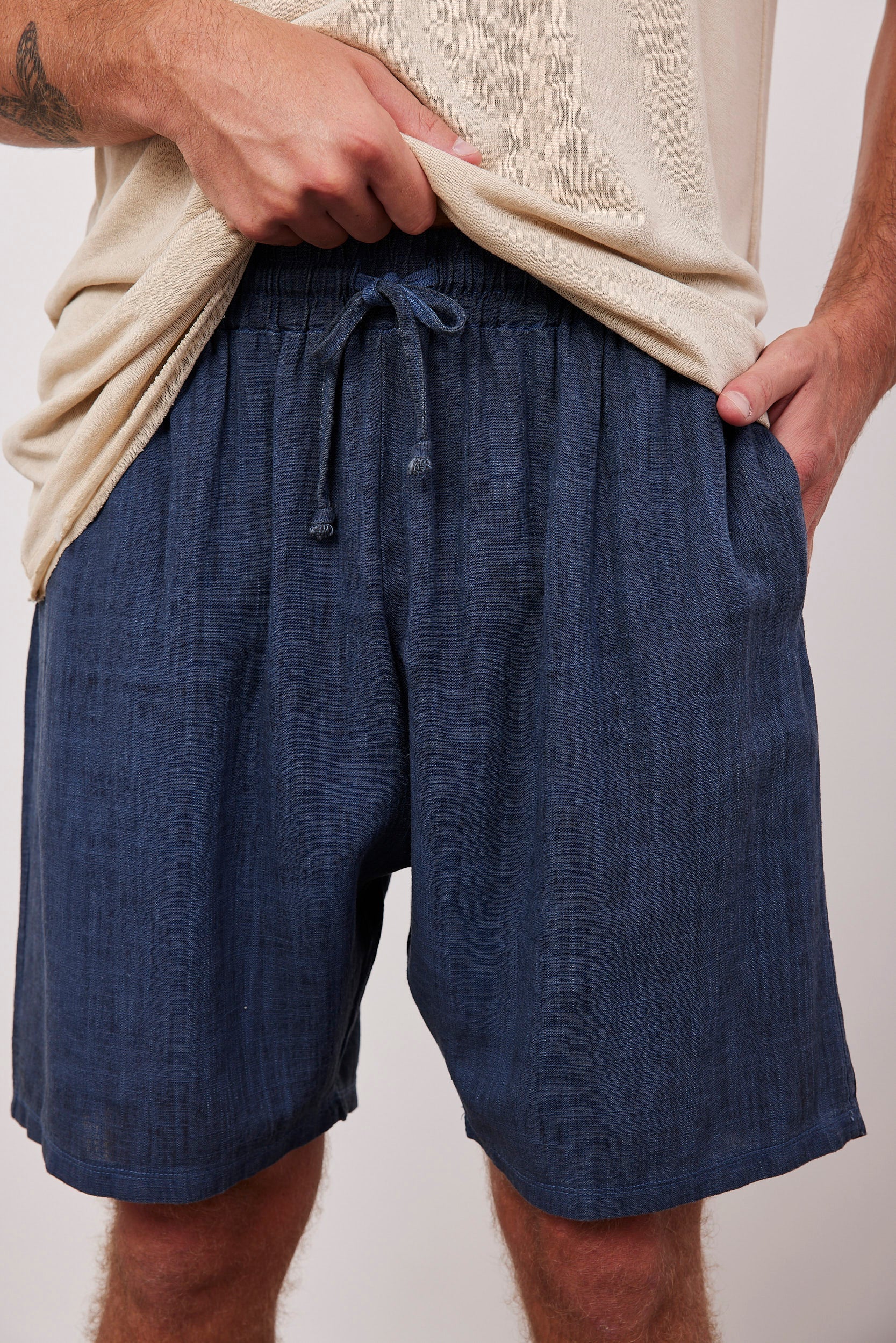 מכנסיים קצרים רחבים במראה פשתן - ITAY BRANDS