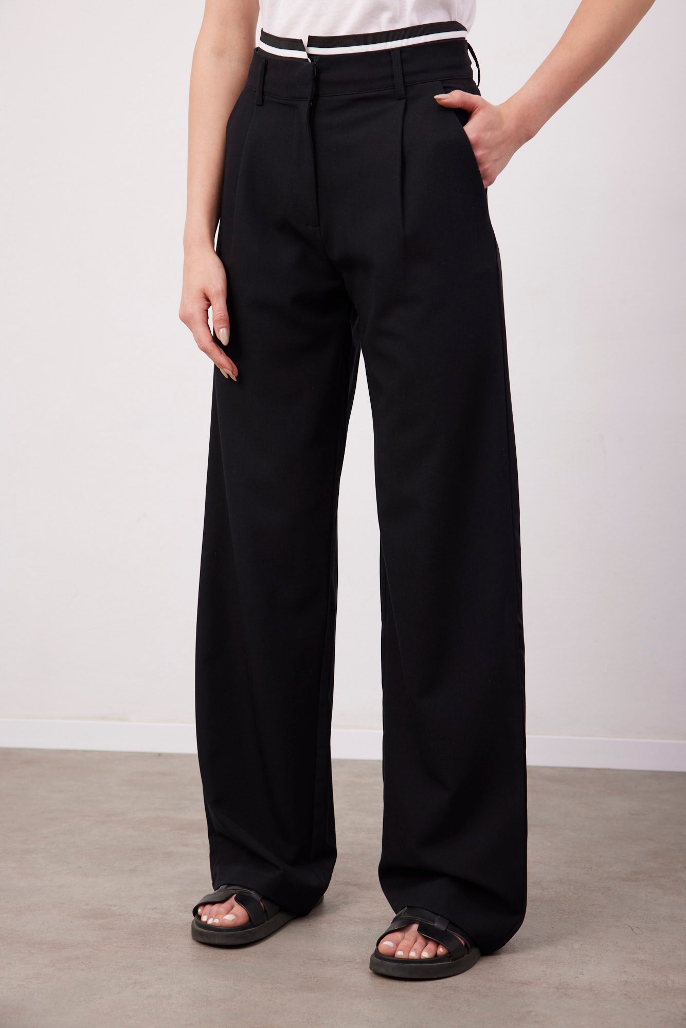 מכנסיים מחייטים עם גומי מובלט - ITAY BRANDS