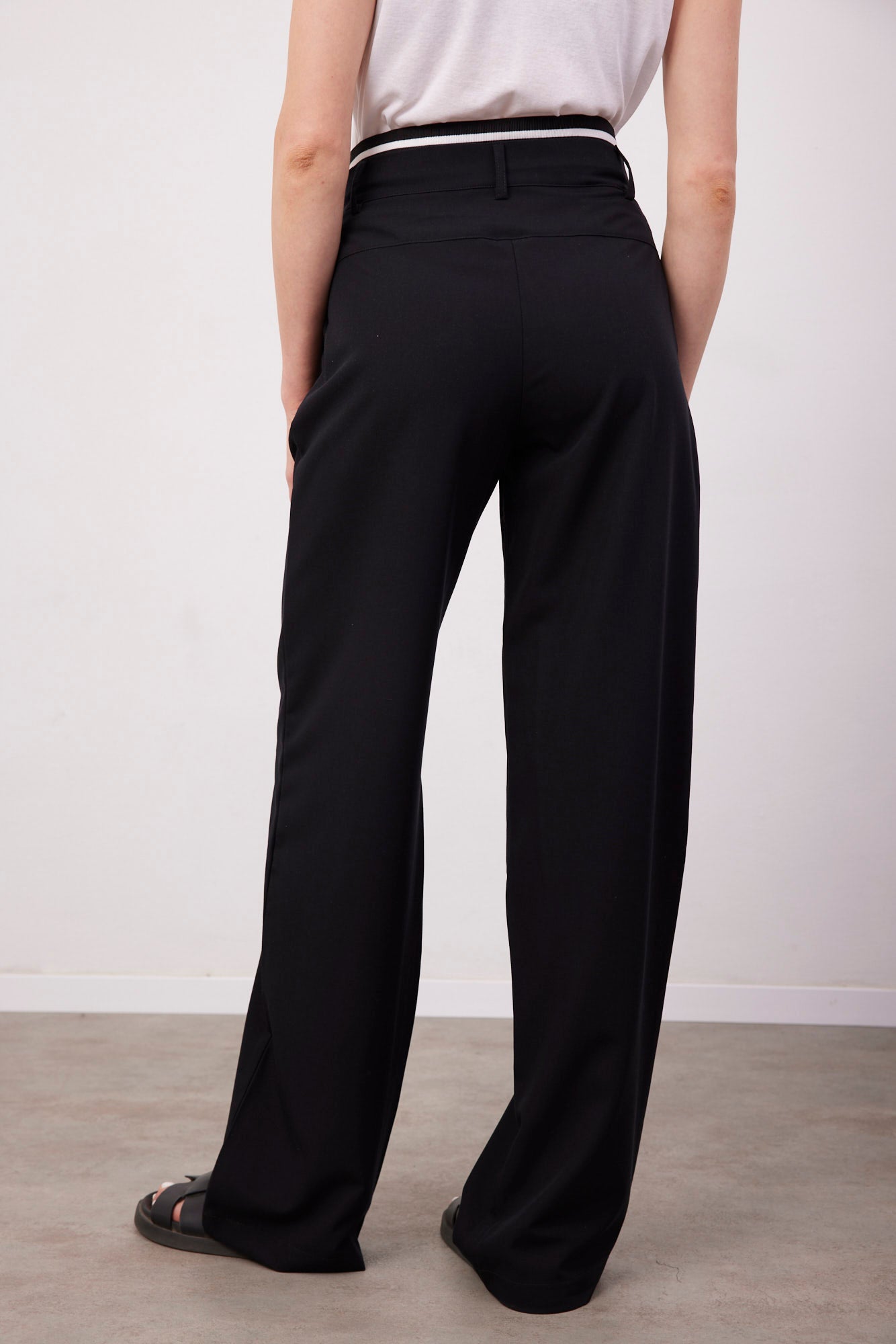 מכנסיים מחייטים עם גומי מובלט - ITAY BRANDS