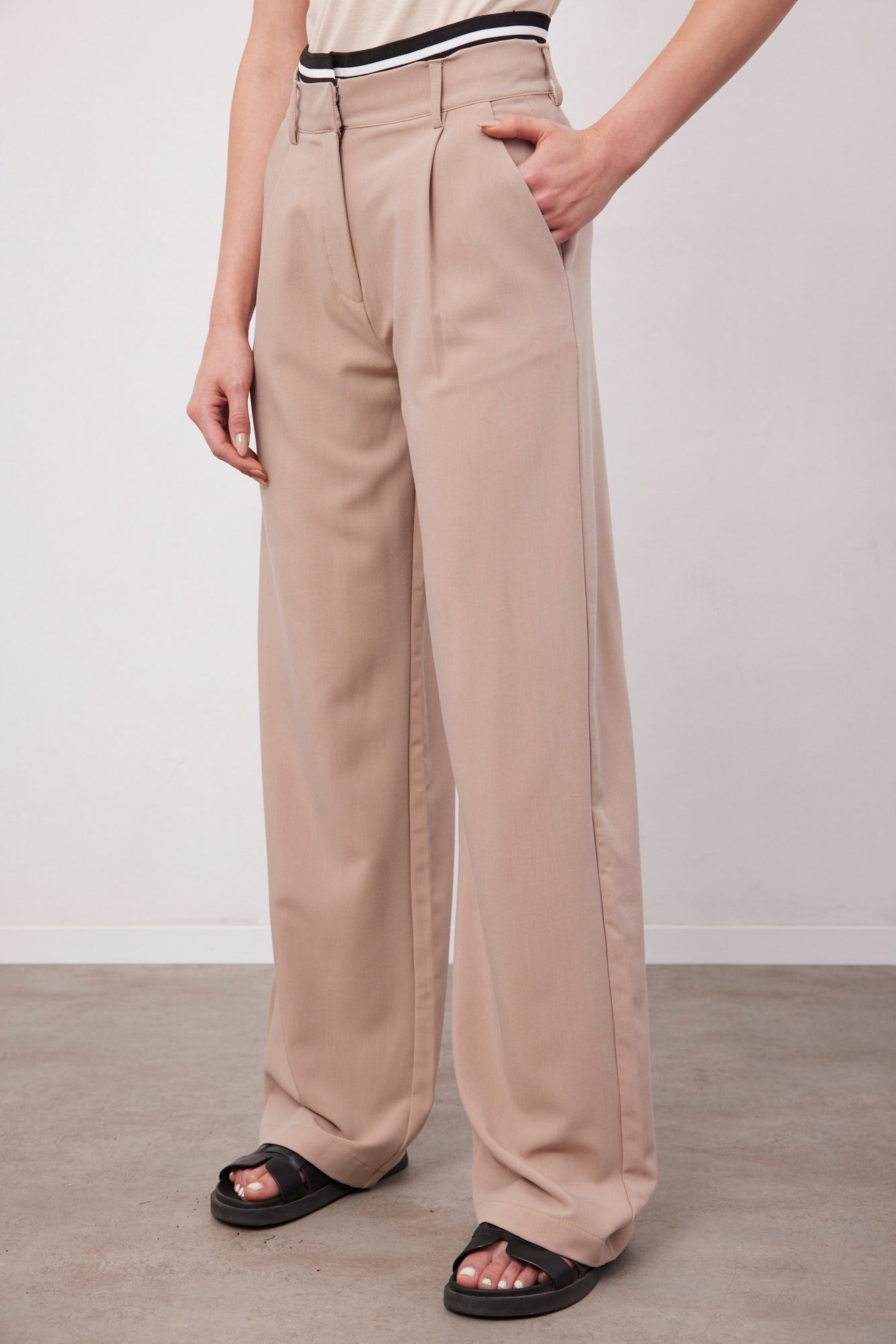 מכנסיים מחייטים עם גומי מובלט - ITAY BRANDS