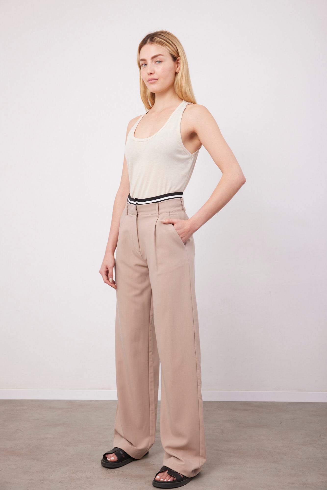 מכנסיים מחייטים עם גומי מובלט - ITAY BRANDS