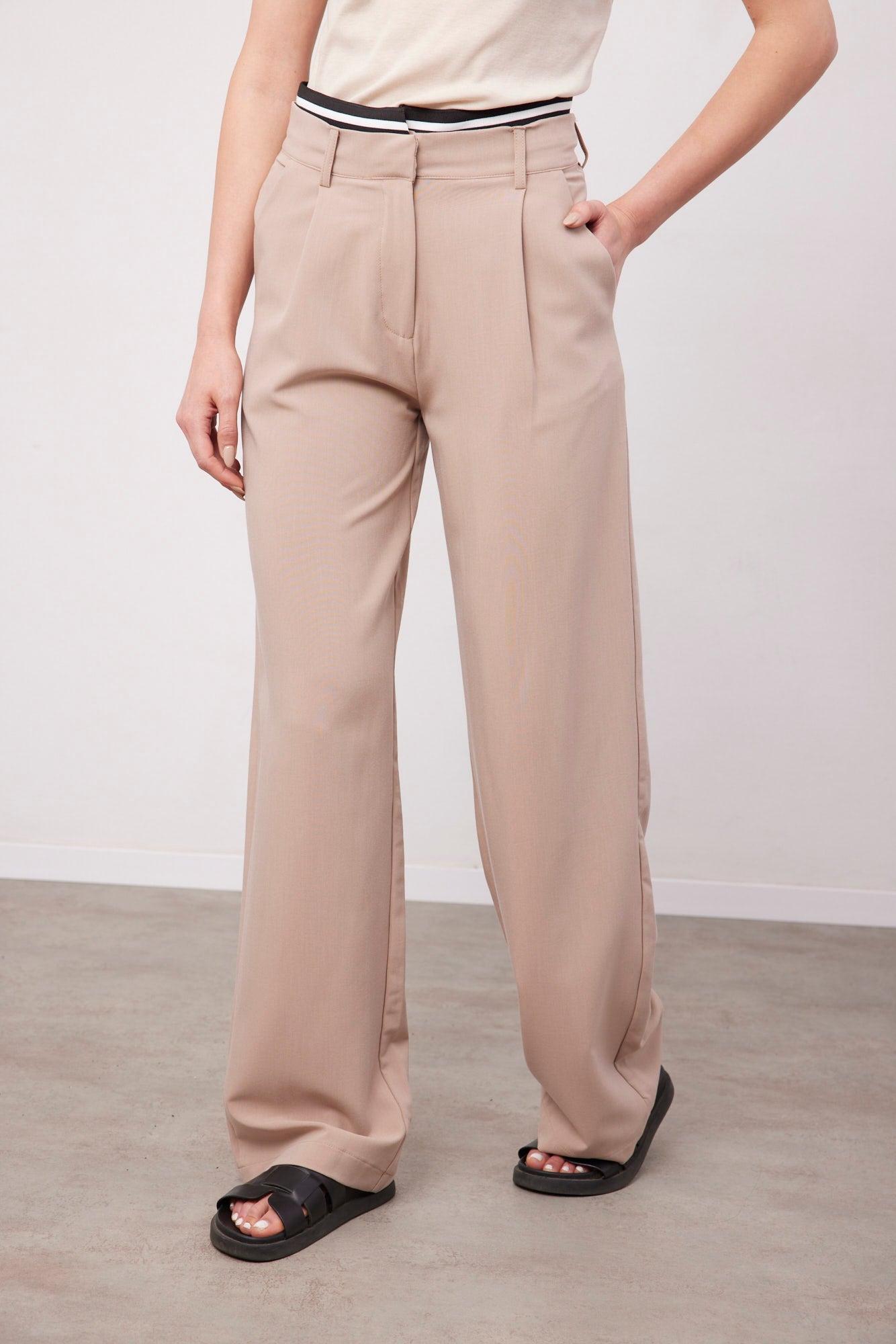 מכנסיים מחייטים עם גומי מובלט - ITAY BRANDS