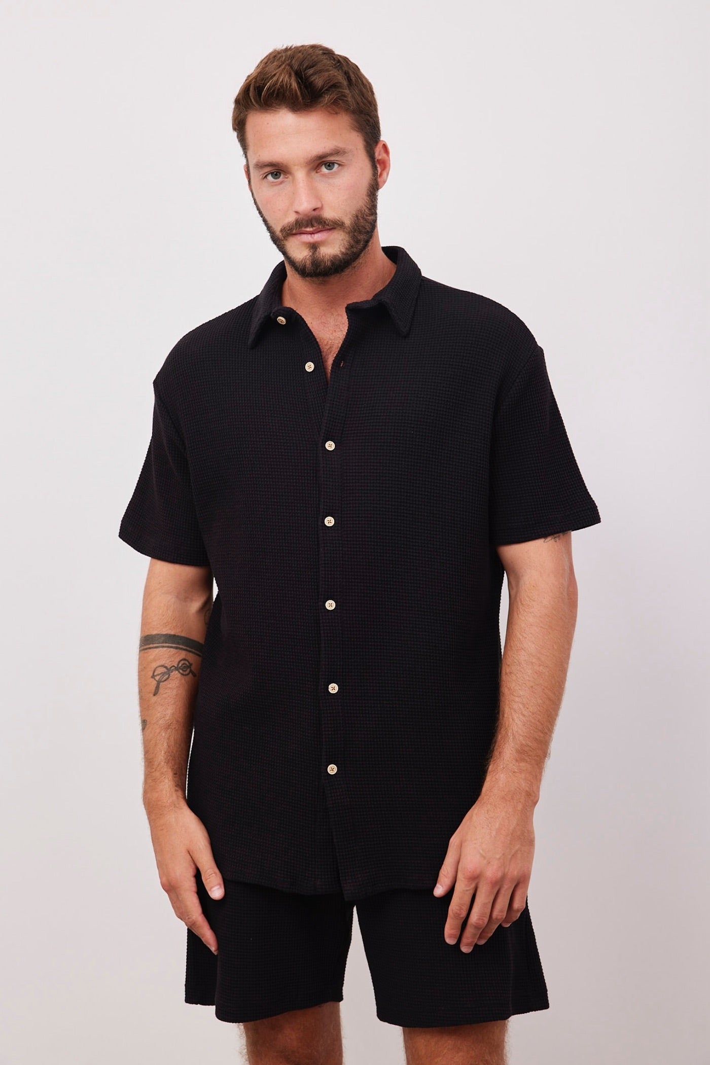 חליפת וופל קצרה מכופתרת - ITAY BRANDS