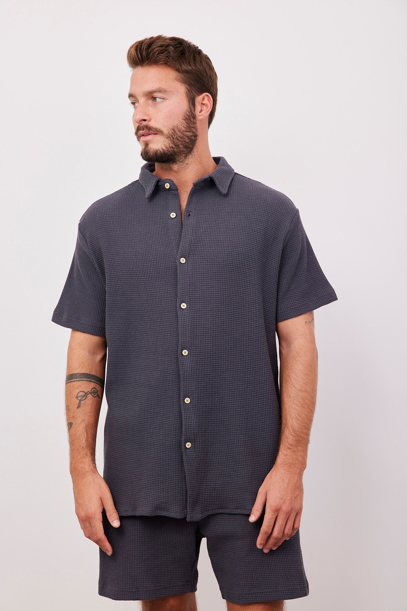 חליפת וופל קצרה מכופתרת - ITAY BRANDS