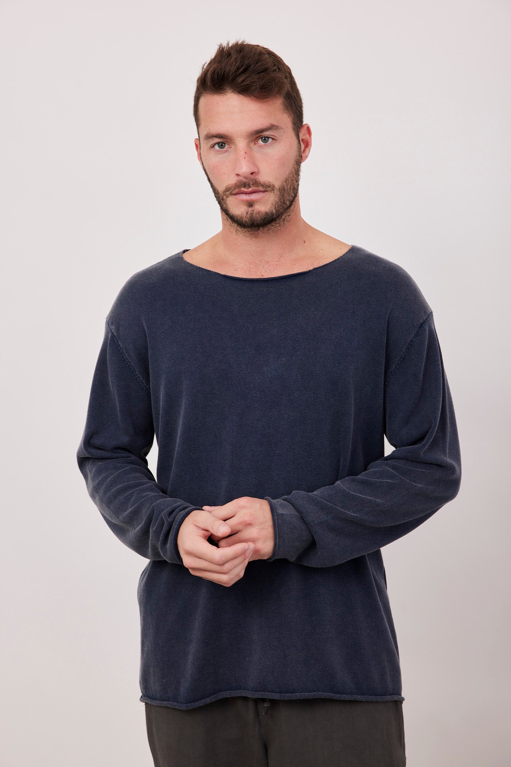 חולצה ארוכה סיומת גזורה