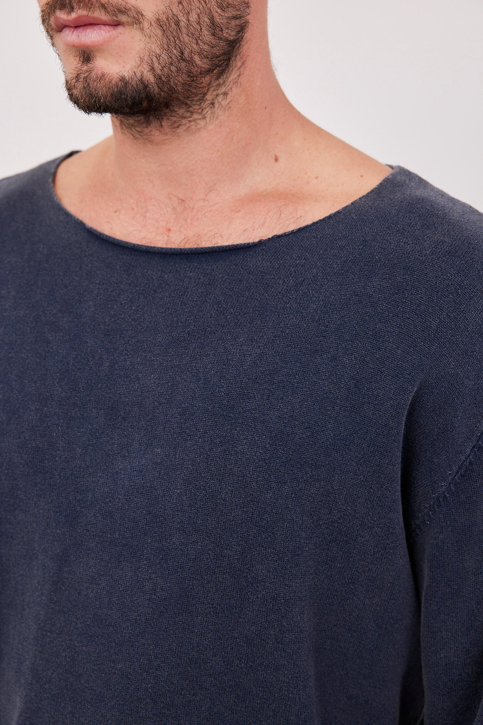 חולצה ארוכה סיומת גזורה