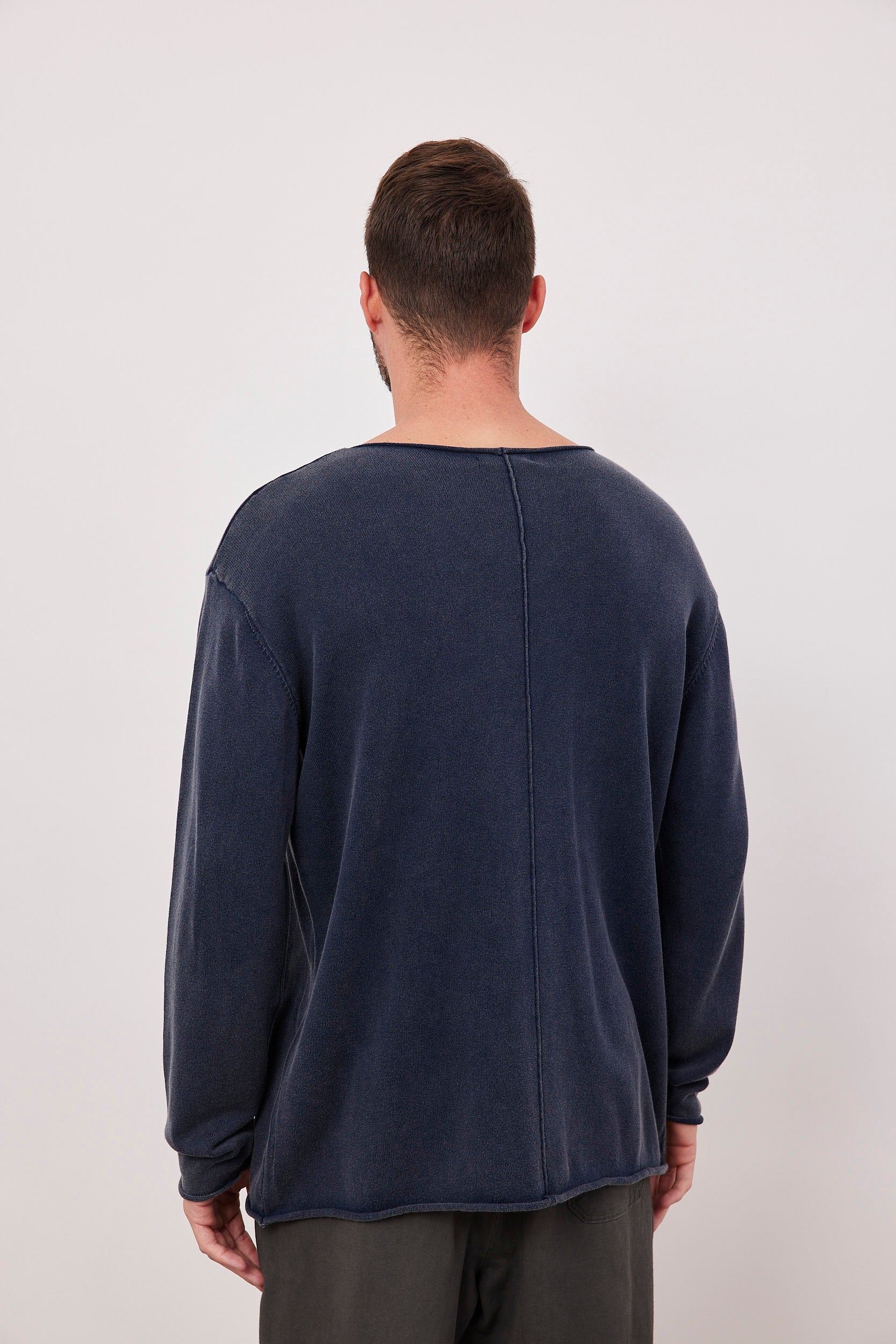 חולצה ארוכה סיומת גזורה