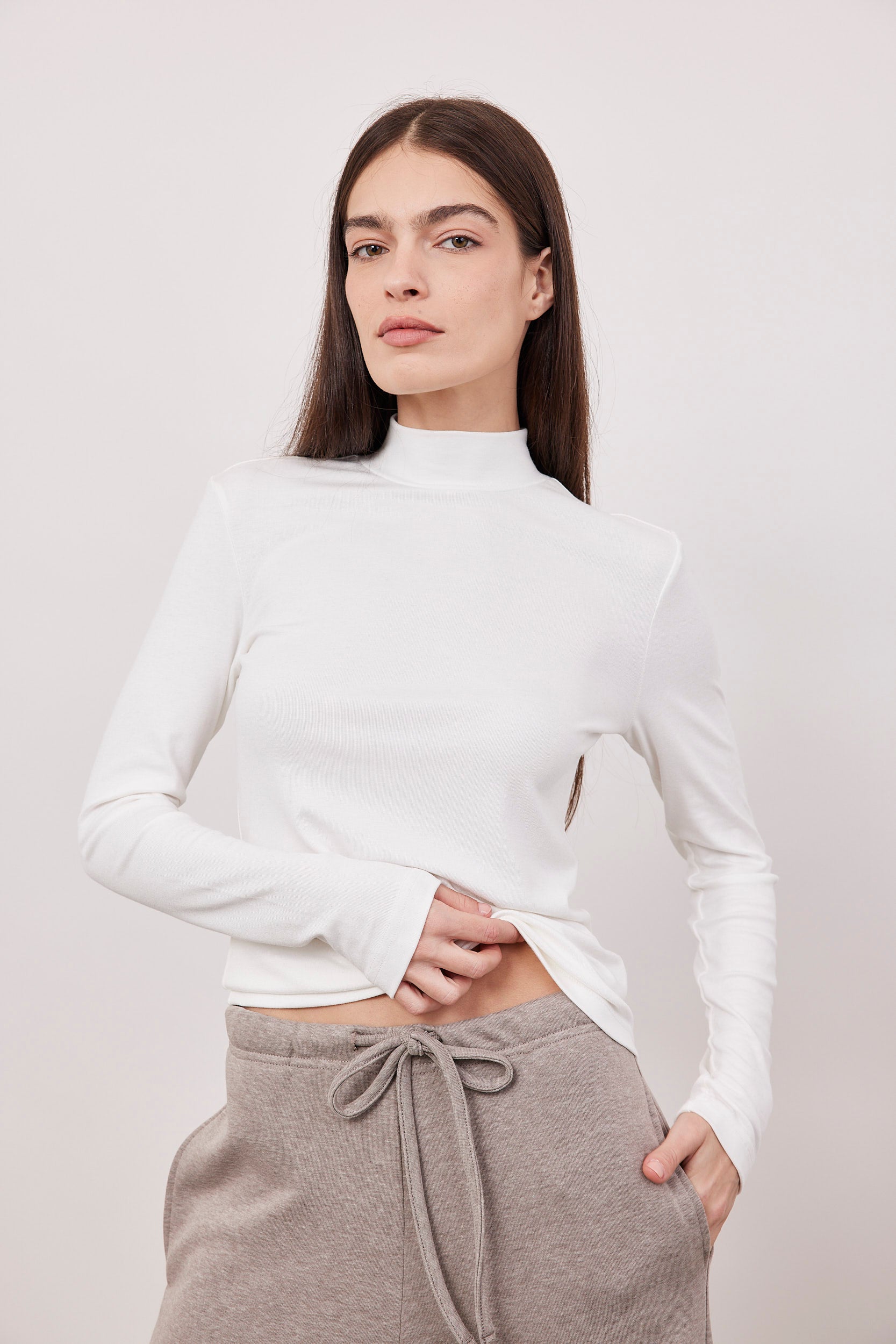 חולצת גולף צמודה