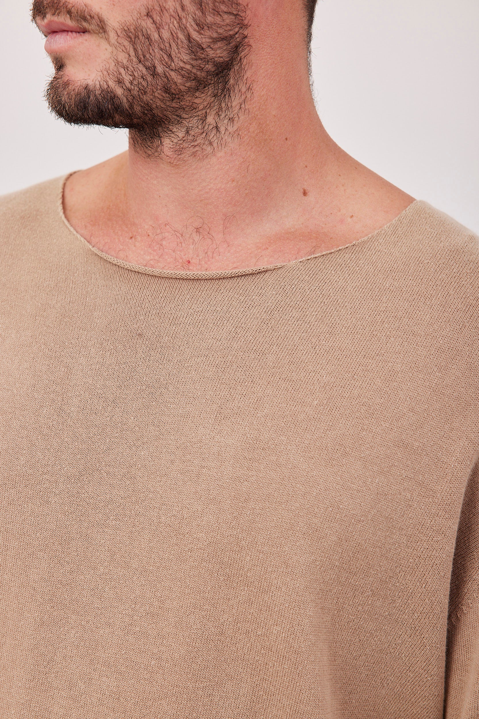 חולצה ארוכה סיומת גזורה